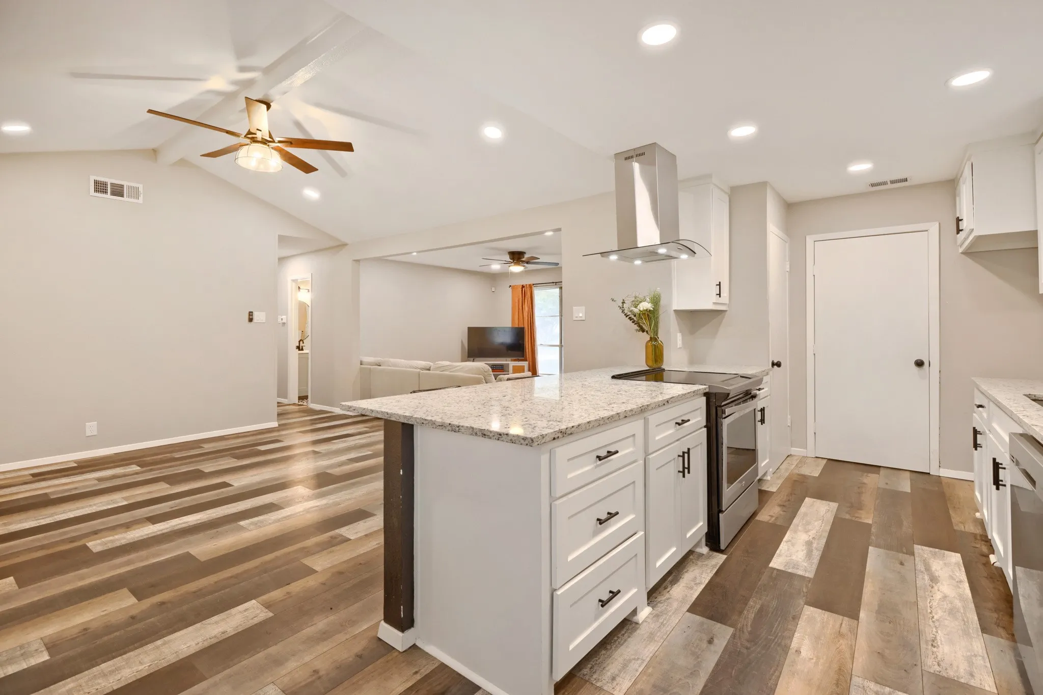 If you love to host, this is the home for you!