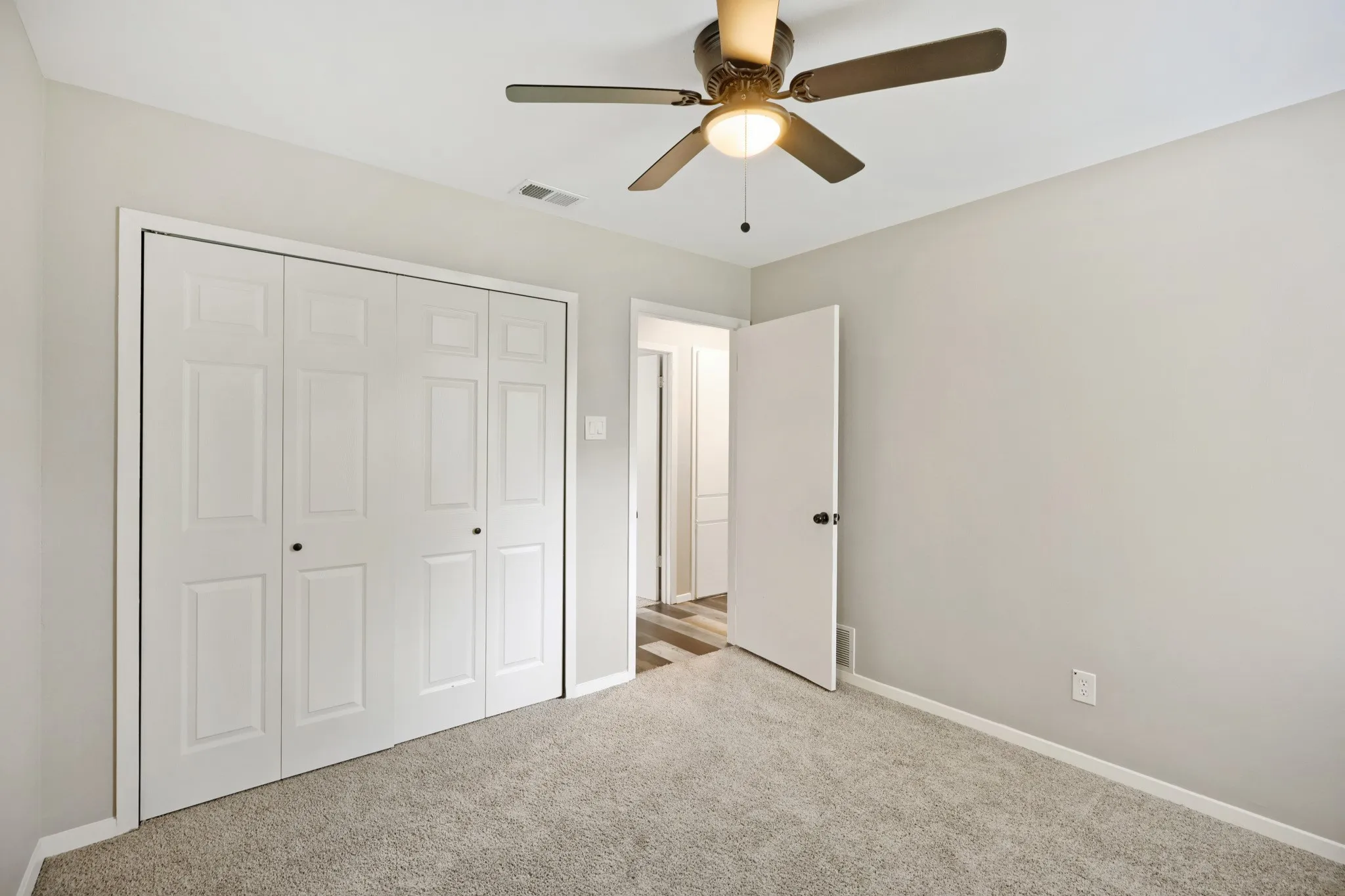 Guest bedroom #2 with freshly shampooed carpet