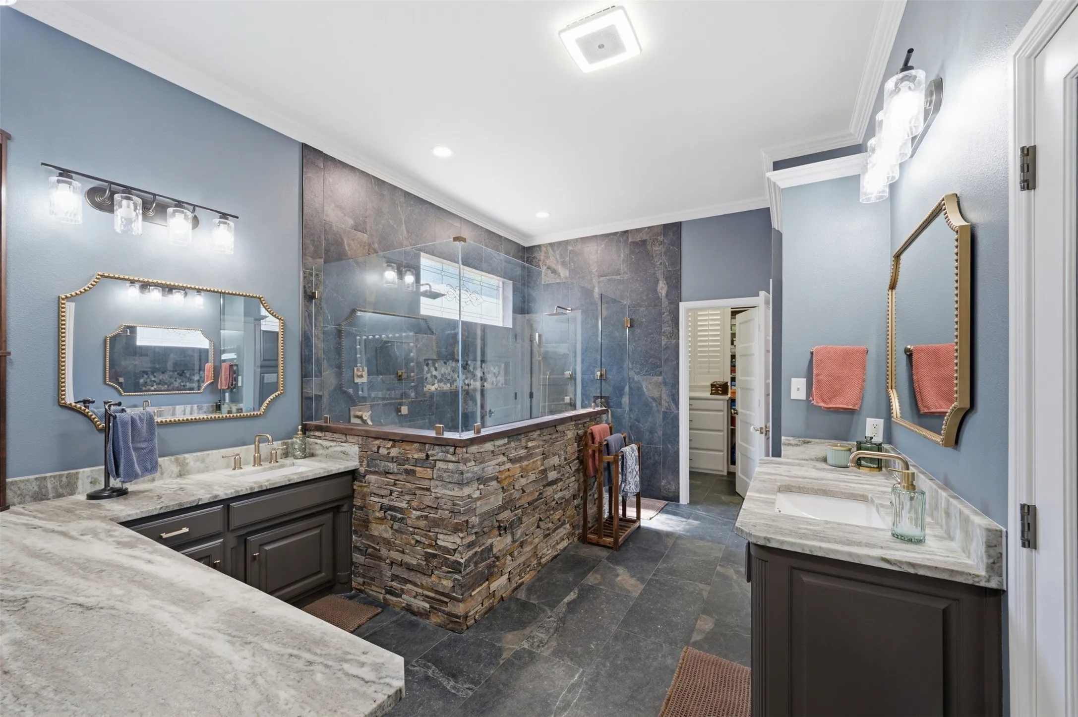 Single Family Residence For Sale in Tarrant County , 869 Thomas Crossing Drive, Fort Worth, Texas 76028, 4 Bedroom, 3 Bathroom, 3 Garage spaces, 3,378 Sqft, built in 2001, mls#21325343, Real Estate Agent in Fort Worth, Homes For Sale in Tarrant county, Homes For Sale in Fort Worth, Realtor in Fort Worth Texas, Real Estate Brokerage Independent Realty Texas, Luminita Cordes Realtor