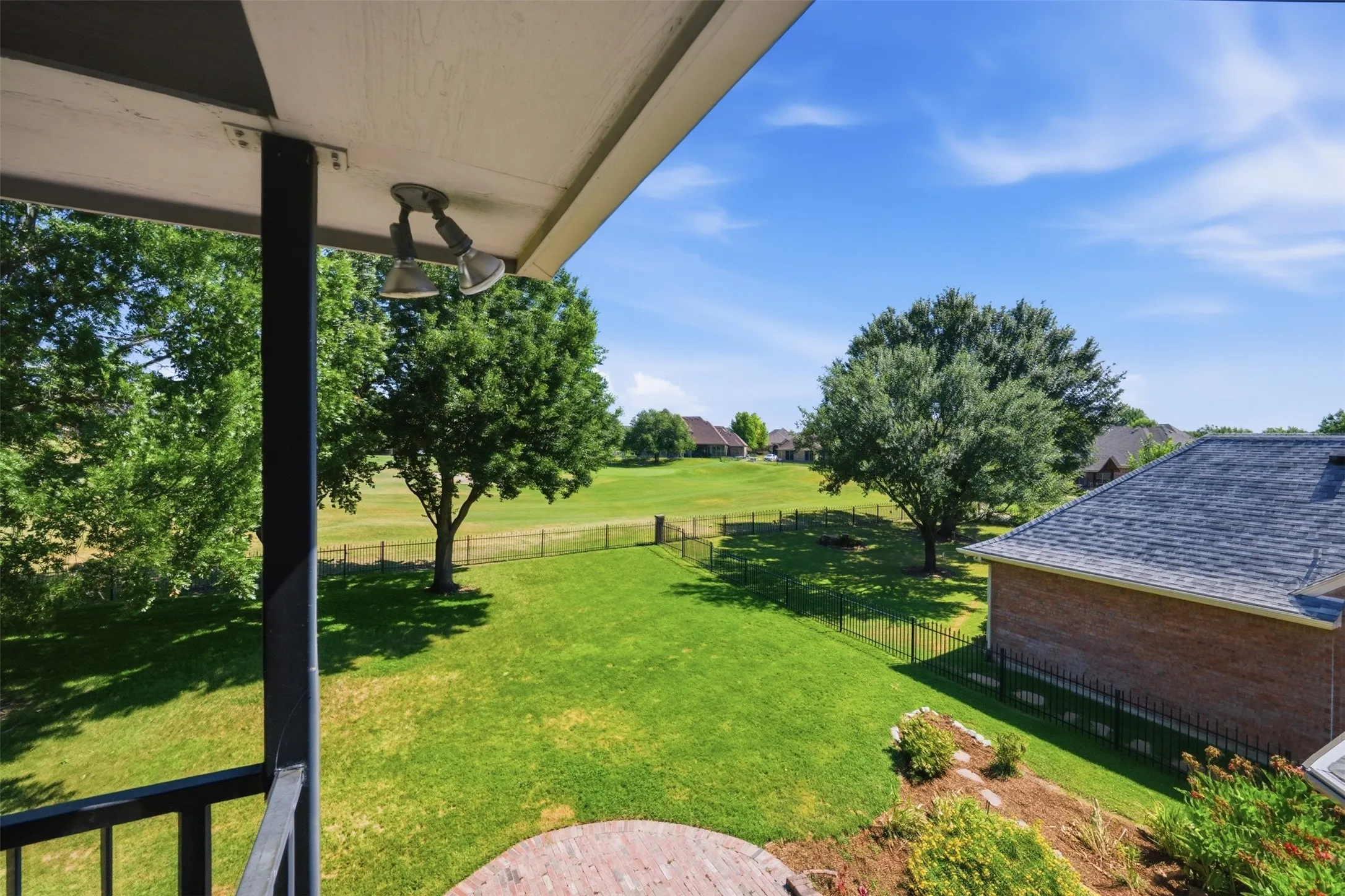 Single Family Residence For Sale in Tarrant County , 869 Thomas Crossing Drive, Fort Worth, Texas 76028, 4 Bedroom, 3 Bathroom, 3 Garage spaces, 3,378 Sqft, built in 2001, mls#21325343, Real Estate Agent in Fort Worth, Homes For Sale in Tarrant county, Homes For Sale in Fort Worth, Realtor in Fort Worth Texas, Real Estate Brokerage Independent Realty Texas, Luminita Cordes Realtor