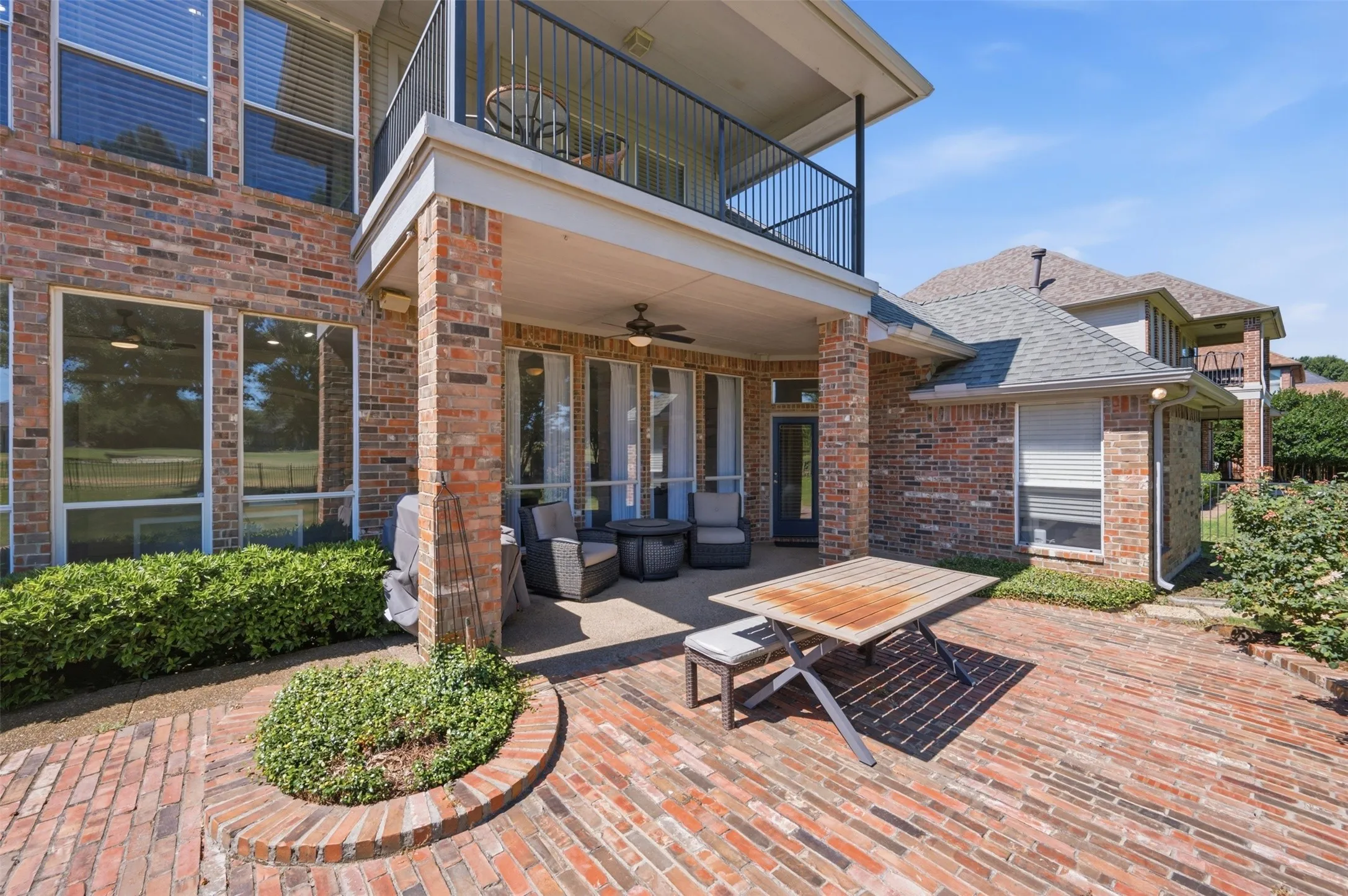 Single Family Residence For Sale in Tarrant County , 869 Thomas Crossing Drive, Fort Worth, Texas 76028, 4 Bedroom, 3 Bathroom, 3 Garage spaces, 3,378 Sqft, built in 2001, mls#21325343, Real Estate Agent in Fort Worth, Homes For Sale in Tarrant county, Homes For Sale in Fort Worth, Realtor in Fort Worth Texas, Real Estate Brokerage Independent Realty Texas, Luminita Cordes Realtor