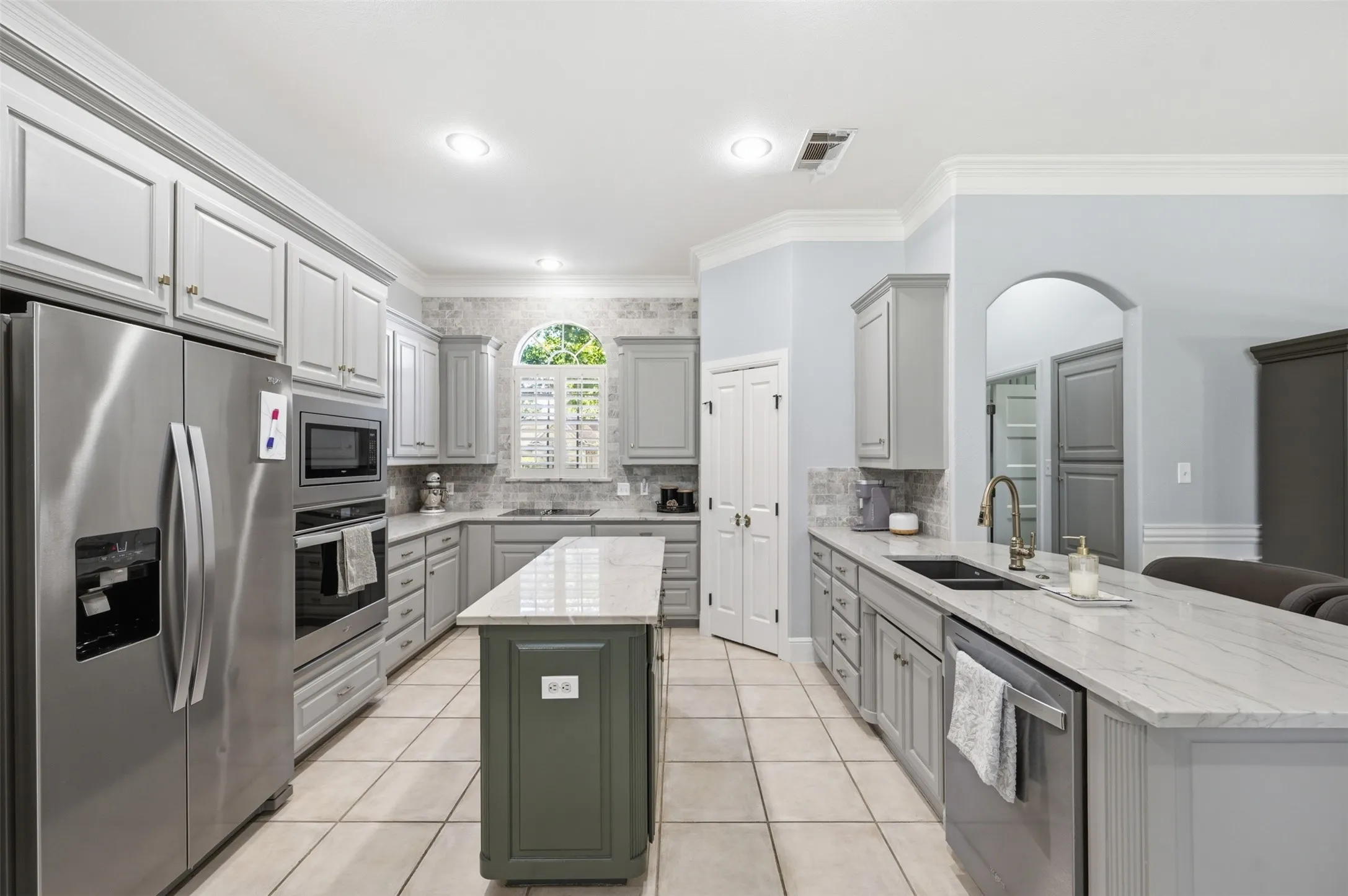 Single Family Residence For Sale in Tarrant County , 869 Thomas Crossing Drive, Fort Worth, Texas 76028, 4 Bedroom, 3 Bathroom, 3 Garage spaces, 3,378 Sqft, built in 2001, mls#21325343, Real Estate Agent in Fort Worth, Homes For Sale in Tarrant county, Homes For Sale in Fort Worth, Realtor in Fort Worth Texas, Real Estate Brokerage Independent Realty Texas, Luminita Cordes Realtor