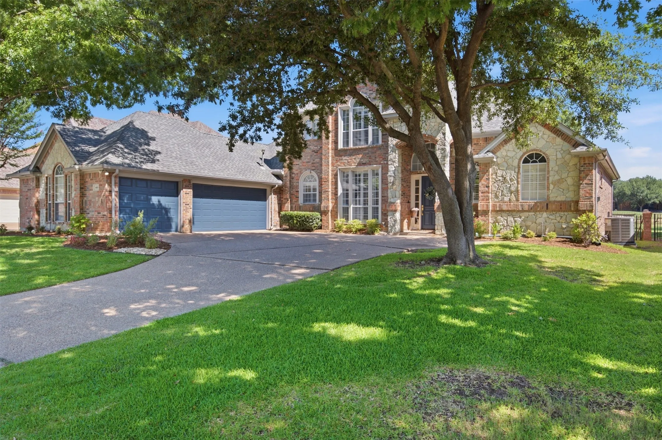 Single Family Residence For Sale in Tarrant County , 869 Thomas Crossing Drive, Fort Worth, Texas 76028, 4 Bedroom, 3 Bathroom, 3 Garage spaces, 3,378 Sqft, built in 2001, mls#21325343, Real Estate Agent in Fort Worth, Homes For Sale in Tarrant county, Homes For Sale in Fort Worth, Realtor in Fort Worth Texas, Real Estate Brokerage Independent Realty Texas, Luminita Cordes Realtor