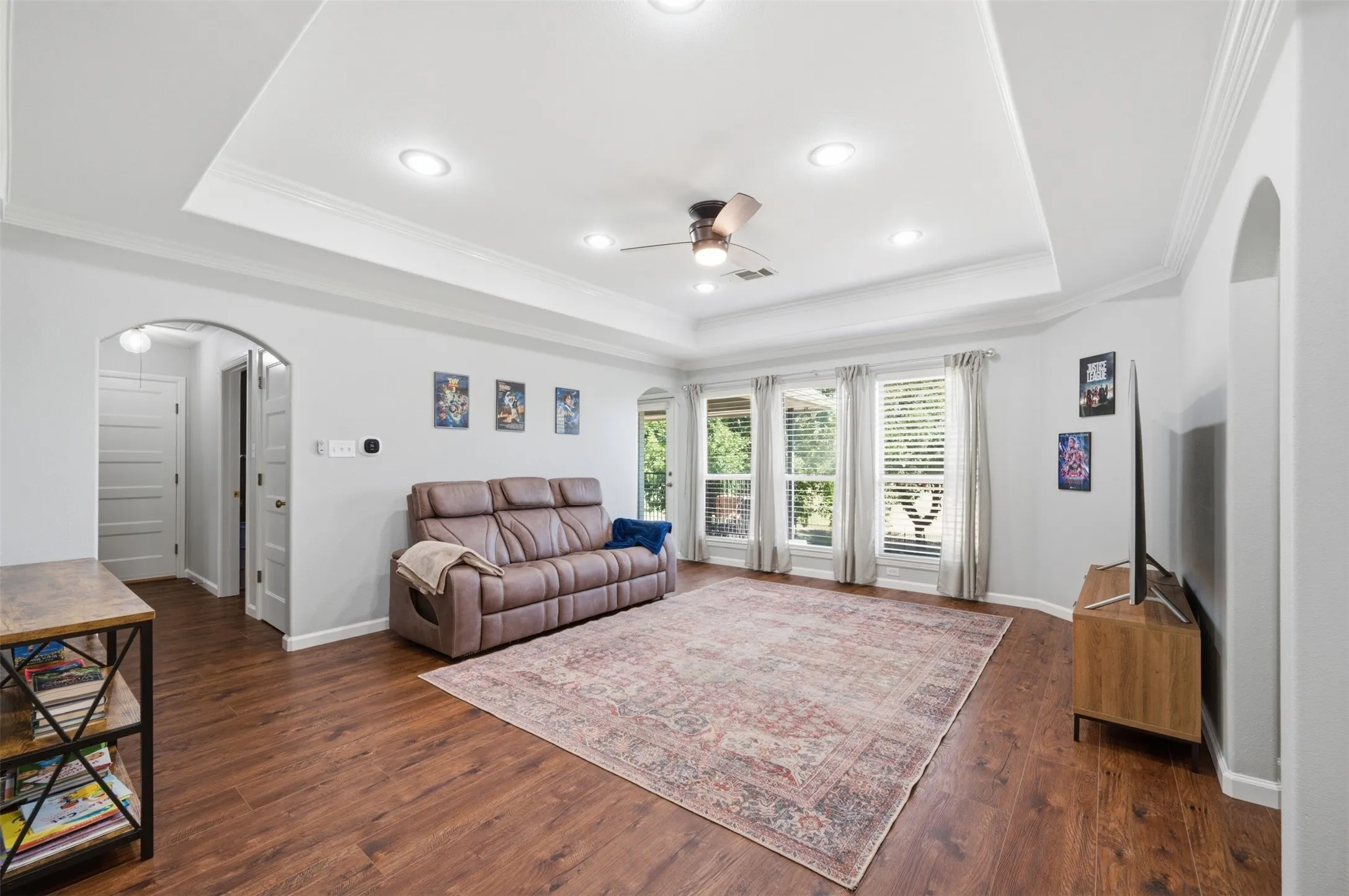 Single Family Residence For Sale in Tarrant County , 869 Thomas Crossing Drive, Fort Worth, Texas 76028, 4 Bedroom, 3 Bathroom, 3 Garage spaces, 3,378 Sqft, built in 2001, mls#21325343, Real Estate Agent in Fort Worth, Homes For Sale in Tarrant county, Homes For Sale in Fort Worth, Realtor in Fort Worth Texas, Real Estate Brokerage Independent Realty Texas, Luminita Cordes Realtor