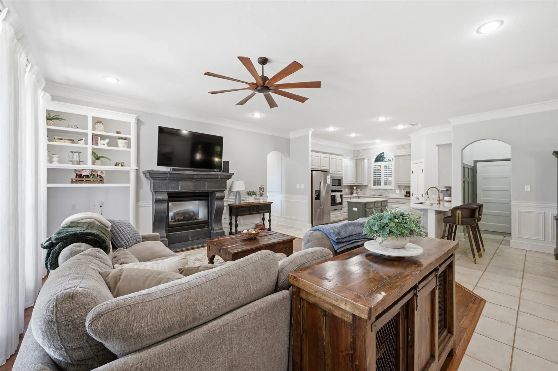 Single Family Residence For Sale in Tarrant County , 869 Thomas Crossing Drive, Fort Worth, Texas 76028, 4 Bedroom, 3 Bathroom, 3 Garage spaces, 3,378 Sqft, built in 2001, mls#21325343, Real Estate Agent in Fort Worth, Homes For Sale in Tarrant county, Homes For Sale in Fort Worth, Realtor in Fort Worth Texas, Real Estate Brokerage Independent Realty Texas, Luminita Cordes Realtor