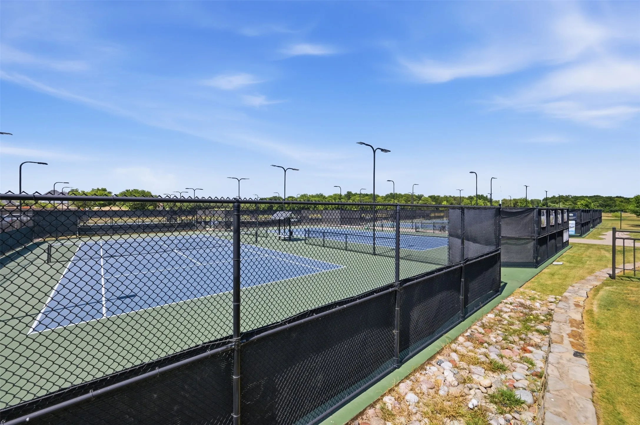 Single Family Residence For Sale in Tarrant County , 869 Thomas Crossing Drive, Fort Worth, Texas 76028, 4 Bedroom, 3 Bathroom, 3 Garage spaces, 3,378 Sqft, built in 2001, mls#21325343, Real Estate Agent in Fort Worth, Homes For Sale in Tarrant county, Homes For Sale in Fort Worth, Realtor in Fort Worth Texas, Real Estate Brokerage Independent Realty Texas, Luminita Cordes Realtor