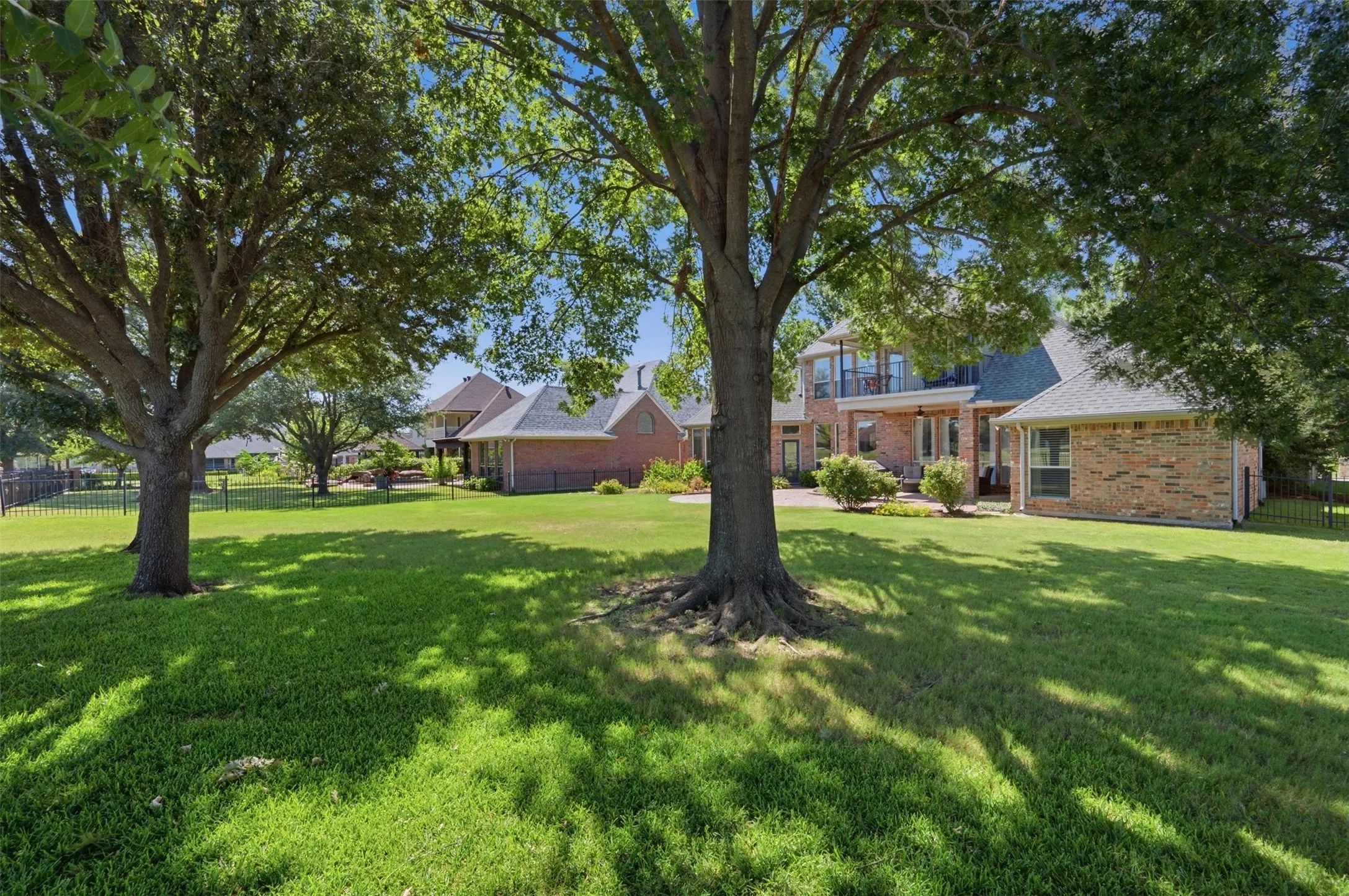 Single Family Residence For Sale in Tarrant County , 869 Thomas Crossing Drive, Fort Worth, Texas 76028, 4 Bedroom, 3 Bathroom, 3 Garage spaces, 3,378 Sqft, built in 2001, mls#21325343, Real Estate Agent in Fort Worth, Homes For Sale in Tarrant county, Homes For Sale in Fort Worth, Realtor in Fort Worth Texas, Real Estate Brokerage Independent Realty Texas, Luminita Cordes Realtor