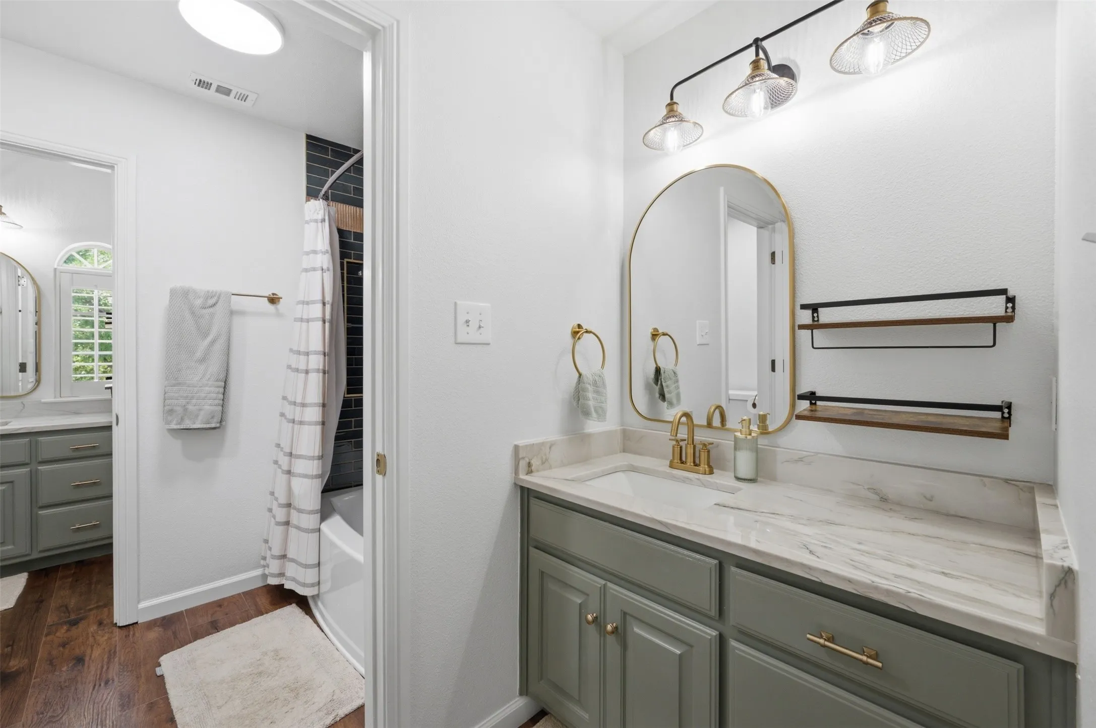 Single Family Residence For Sale in Tarrant County , 869 Thomas Crossing Drive, Fort Worth, Texas 76028, 4 Bedroom, 3 Bathroom, 3 Garage spaces, 3,378 Sqft, built in 2001, mls#21325343, Real Estate Agent in Fort Worth, Homes For Sale in Tarrant county, Homes For Sale in Fort Worth, Realtor in Fort Worth Texas, Real Estate Brokerage Independent Realty Texas, Luminita Cordes Realtor