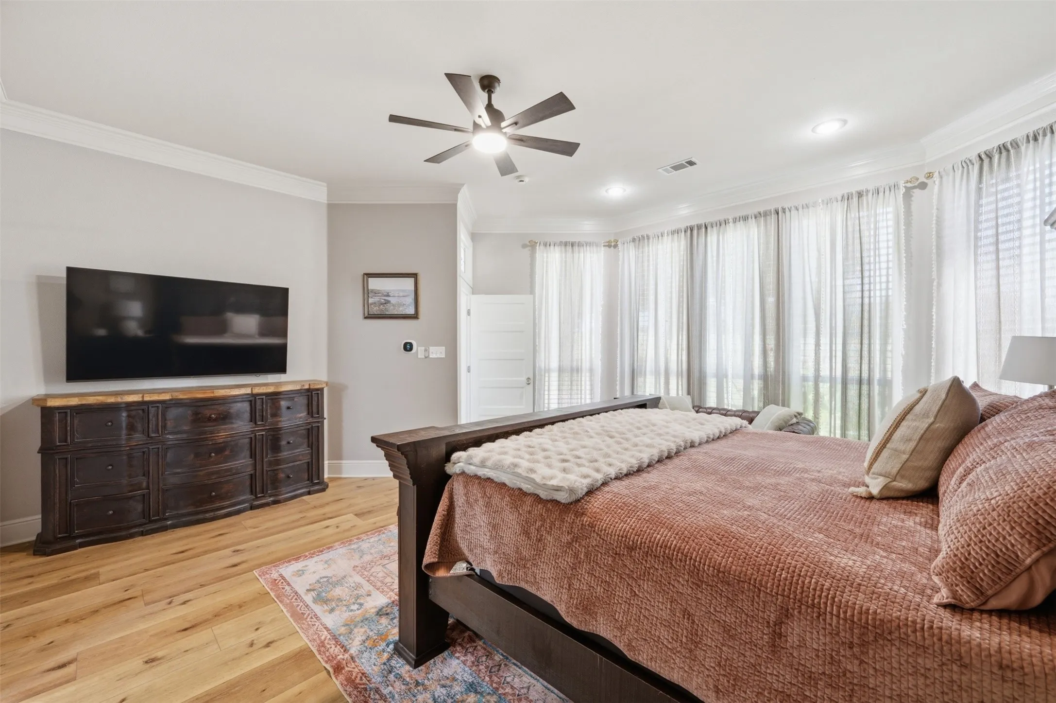 Single Family Residence For Sale in Tarrant County , 869 Thomas Crossing Drive, Fort Worth, Texas 76028, 4 Bedroom, 3 Bathroom, 3 Garage spaces, 3,378 Sqft, built in 2001, mls#21325343, Real Estate Agent in Fort Worth, Homes For Sale in Tarrant county, Homes For Sale in Fort Worth, Realtor in Fort Worth Texas, Real Estate Brokerage Independent Realty Texas, Luminita Cordes Realtor
