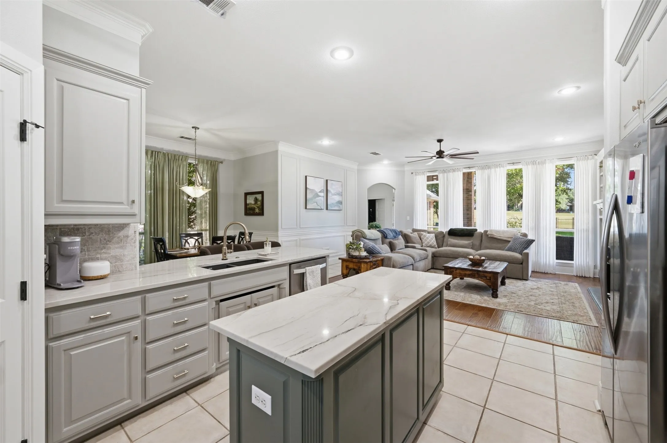 Single Family Residence For Sale in Tarrant County , 869 Thomas Crossing Drive, Fort Worth, Texas 76028, 4 Bedroom, 3 Bathroom, 3 Garage spaces, 3,378 Sqft, built in 2001, mls#21325343, Real Estate Agent in Fort Worth, Homes For Sale in Tarrant county, Homes For Sale in Fort Worth, Realtor in Fort Worth Texas, Real Estate Brokerage Independent Realty Texas, Luminita Cordes Realtor