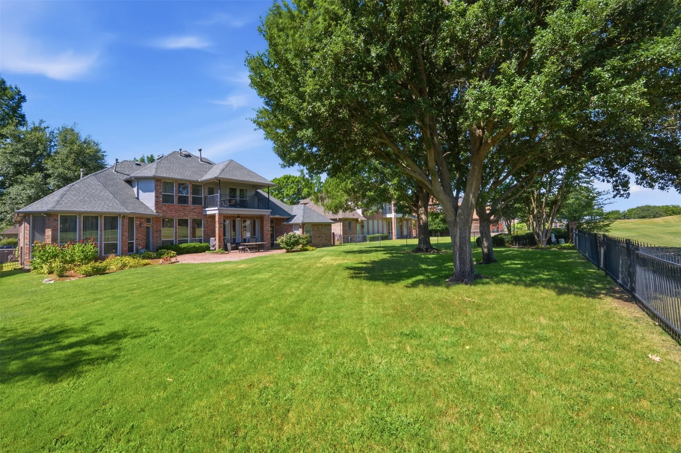 Single Family Residence For Sale in Tarrant County , 869 Thomas Crossing Drive, Fort Worth, Texas 76028, 4 Bedroom, 3 Bathroom, 3 Garage spaces, 3,378 Sqft, built in 2001, mls#21325343, Real Estate Agent in Fort Worth, Homes For Sale in Tarrant county, Homes For Sale in Fort Worth, Realtor in Fort Worth Texas, Real Estate Brokerage Independent Realty Texas, Luminita Cordes Realtor