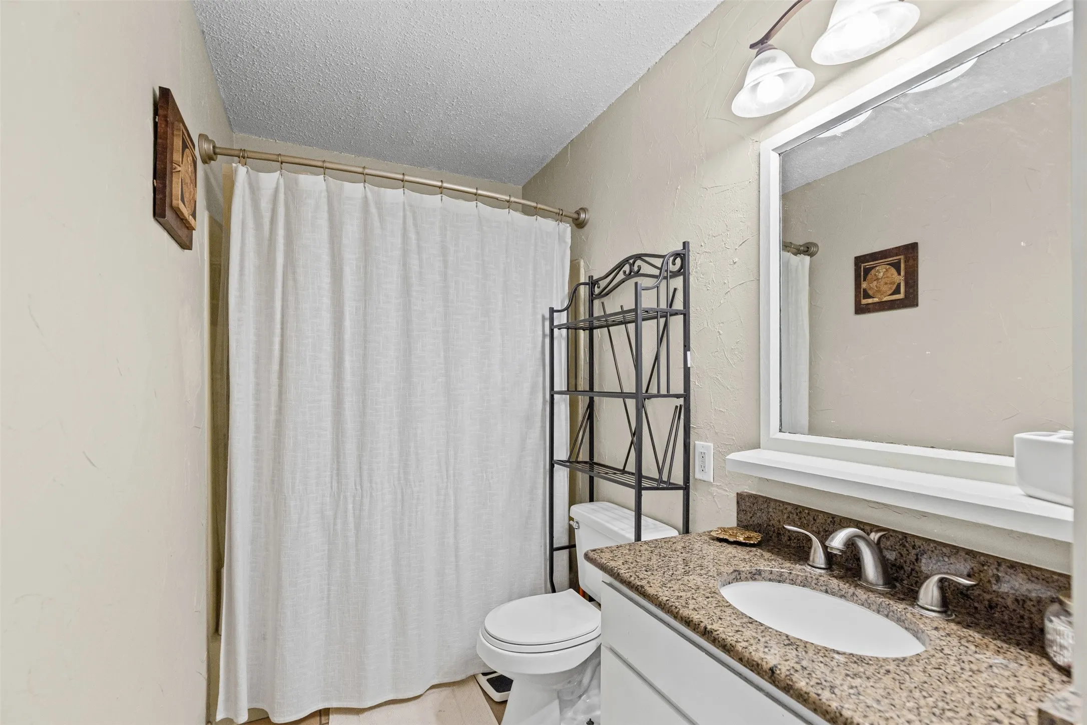 Single Family Residence For Sale in Tarrant County , 5117 Curzon Avenue, Fort Worth, Texas 76107, 3 Bedrooms, 2 Bathrooms, Garage spaces, 1,688 Sqft, built in 1976, Price $275,000, mls#21326290, Real Estate Agent in Fort Worth, Homes For Sale in Tarrant county, Homes For Sale in Fort Worth, Realtor in Fort Worth Texas, Real Estate Brokerage Independent Realty Texas, Luminita Cordes Realtor