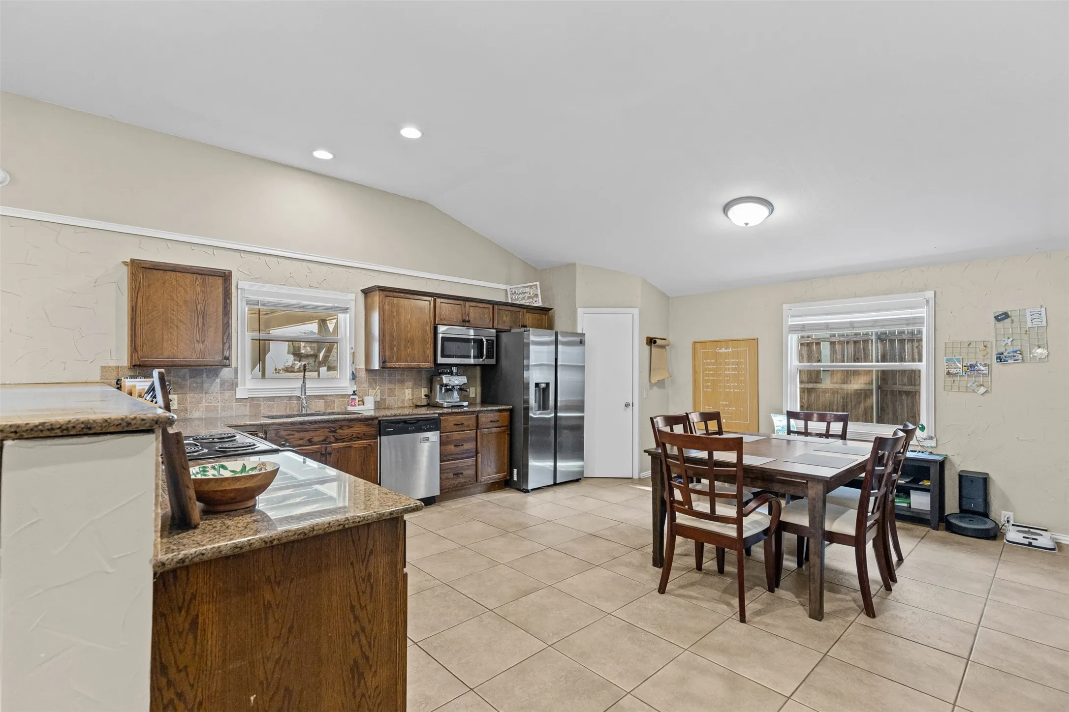 Single Family Residence For Sale in Tarrant County , 5117 Curzon Avenue, Fort Worth, Texas 76107, 3 Bedrooms, 2 Bathrooms, Garage spaces, 1,688 Sqft, built in 1976, Price $275,000, mls#21326290, Real Estate Agent in Fort Worth, Homes For Sale in Tarrant county, Homes For Sale in Fort Worth, Realtor in Fort Worth Texas, Real Estate Brokerage Independent Realty Texas, Luminita Cordes Realtor