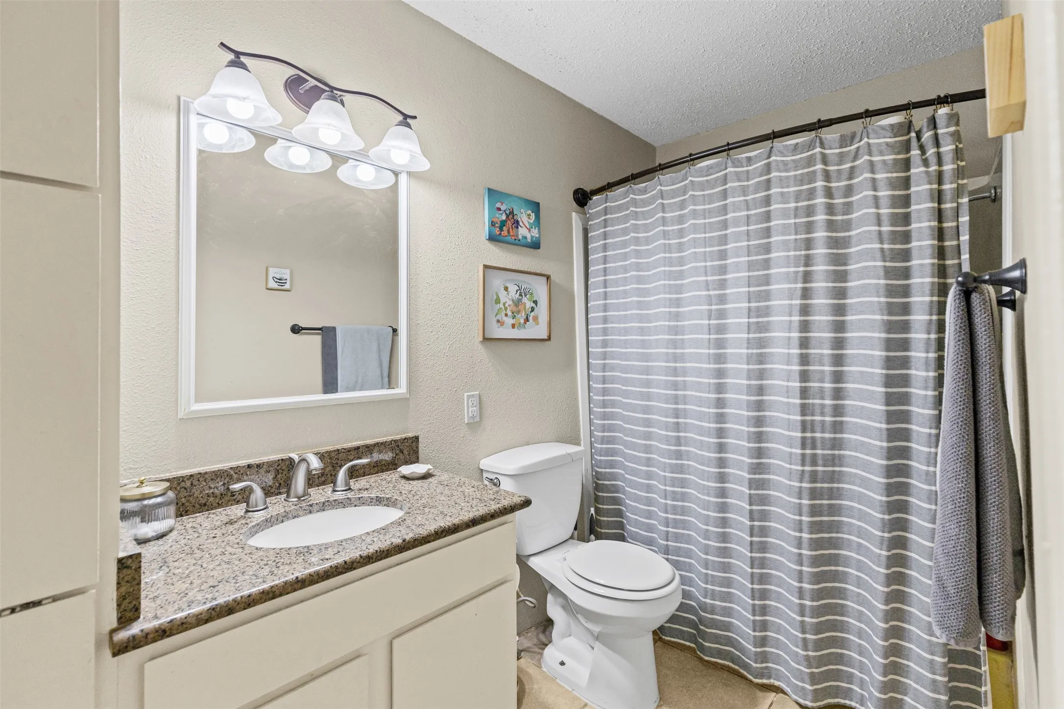 Single Family Residence For Sale in Tarrant County , 5117 Curzon Avenue, Fort Worth, Texas 76107, 3 Bedrooms, 2 Bathrooms, Garage spaces, 1,688 Sqft, built in 1976, Price $275,000, mls#21326290, Real Estate Agent in Fort Worth, Homes For Sale in Tarrant county, Homes For Sale in Fort Worth, Realtor in Fort Worth Texas, Real Estate Brokerage Independent Realty Texas, Luminita Cordes Realtor