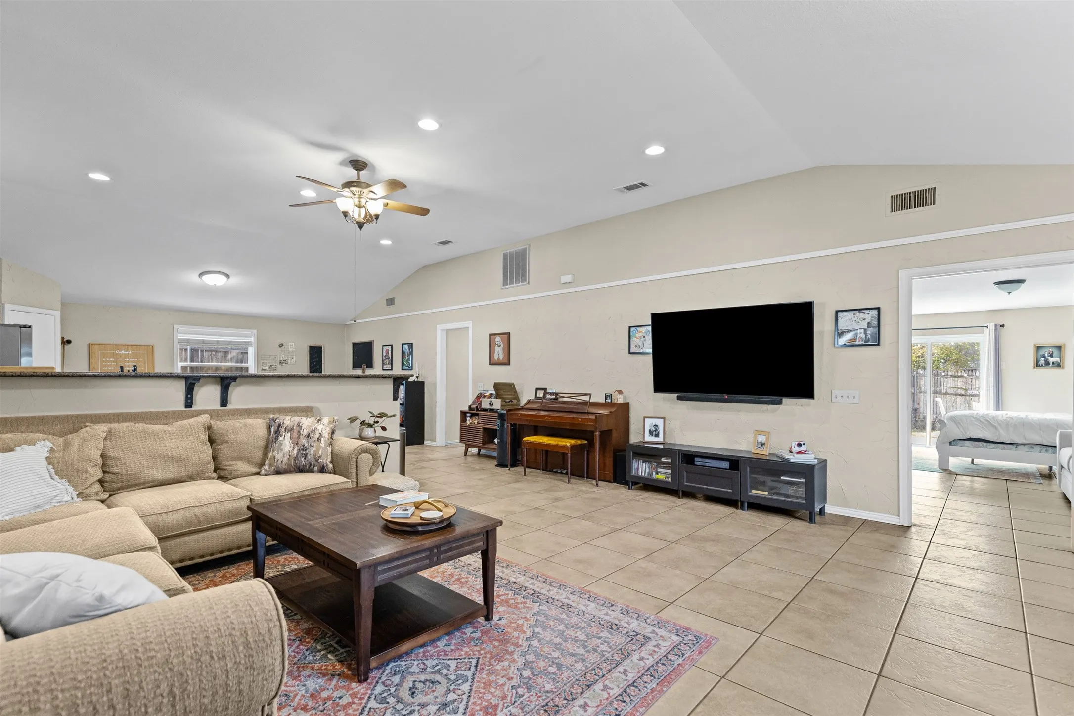 Single Family Residence For Sale in Tarrant County , 5117 Curzon Avenue, Fort Worth, Texas 76107, 3 Bedrooms, 2 Bathrooms, Garage spaces, 1,688 Sqft, built in 1976, Price $275,000, mls#21326290, Real Estate Agent in Fort Worth, Homes For Sale in Tarrant county, Homes For Sale in Fort Worth, Realtor in Fort Worth Texas, Real Estate Brokerage Independent Realty Texas, Luminita Cordes Realtor
