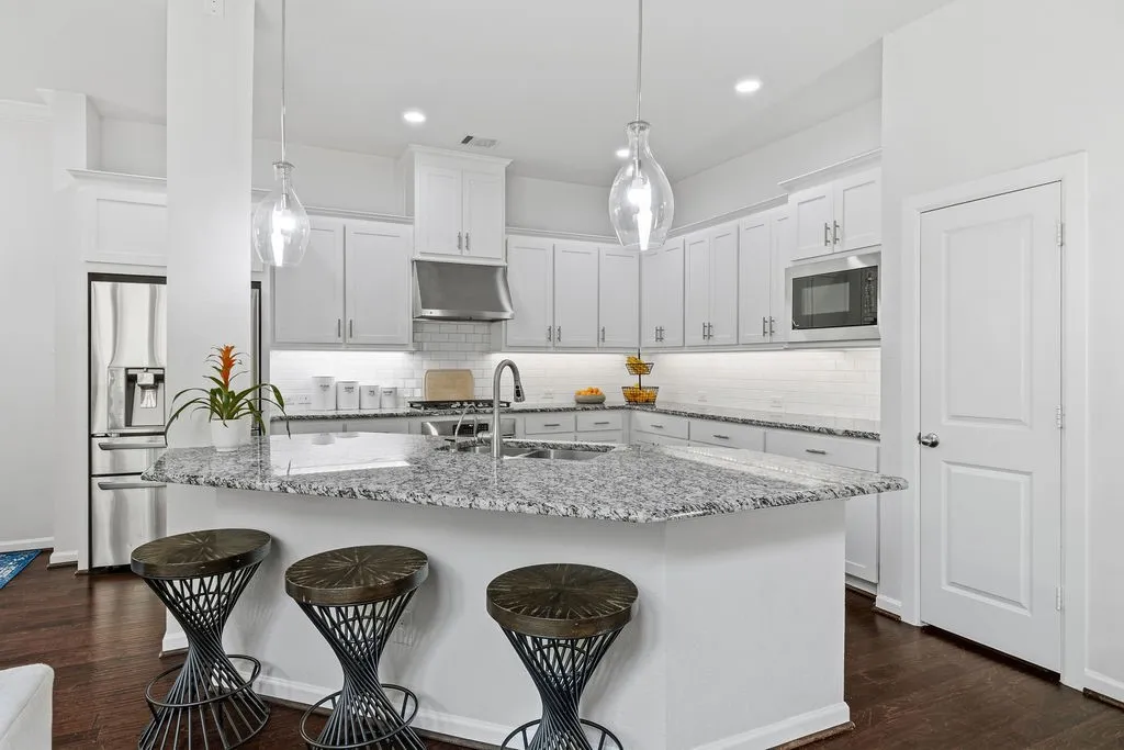 Single Family Residence For Sale in Dallas County , 6923 Birch Creek Drive, Irving, Texas 75063, 4 Bedroom, 3 Bathroom, 2 Garage spaces, 2,654 Sqft, built in 2017, mls#21317335, Real Estate Agent in Irving, Homes For Sale in Dallas county, Homes For Sale in Irving, Realtor in Irving Texas, Real Estate Brokerage Independent Realty Texas, Luminita Cordes Realtor