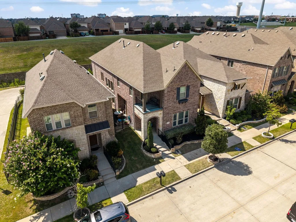 Single Family Residence For Sale in Dallas County , 6923 Birch Creek Drive, Irving, Texas 75063, 4 Bedroom, 3 Bathroom, 2 Garage spaces, 2,654 Sqft, built in 2017, mls#21317335, Real Estate Agent in Irving, Homes For Sale in Dallas county, Homes For Sale in Irving, Realtor in Irving Texas, Real Estate Brokerage Independent Realty Texas, Luminita Cordes Realtor
