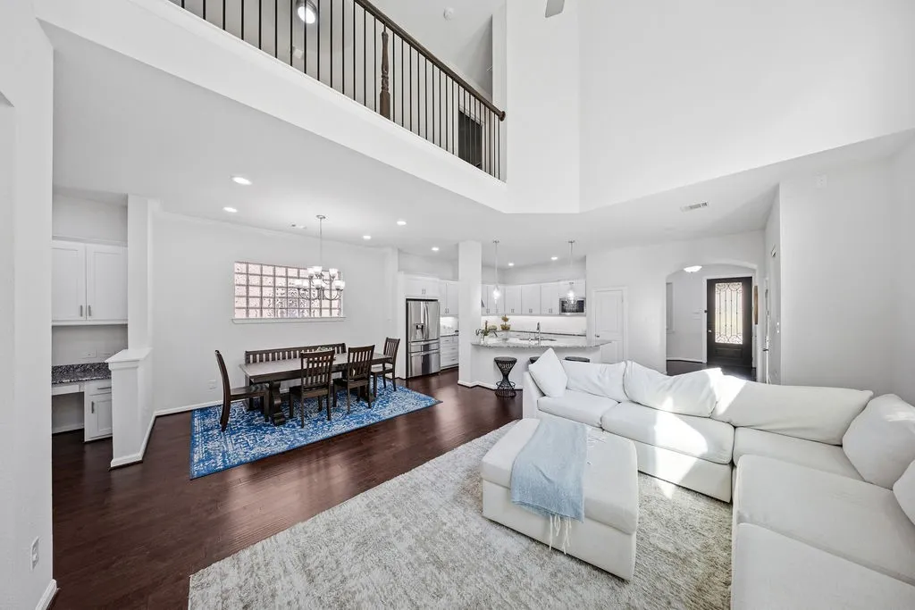 Single Family Residence For Sale in Dallas County , 6923 Birch Creek Drive, Irving, Texas 75063, 4 Bedroom, 3 Bathroom, 2 Garage spaces, 2,654 Sqft, built in 2017, mls#21317335, Real Estate Agent in Irving, Homes For Sale in Dallas county, Homes For Sale in Irving, Realtor in Irving Texas, Real Estate Brokerage Independent Realty Texas, Luminita Cordes Realtor