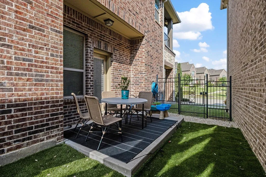 Single Family Residence For Sale in Dallas County , 6923 Birch Creek Drive, Irving, Texas 75063, 4 Bedroom, 3 Bathroom, 2 Garage spaces, 2,654 Sqft, built in 2017, mls#21317335, Real Estate Agent in Irving, Homes For Sale in Dallas county, Homes For Sale in Irving, Realtor in Irving Texas, Real Estate Brokerage Independent Realty Texas, Luminita Cordes Realtor