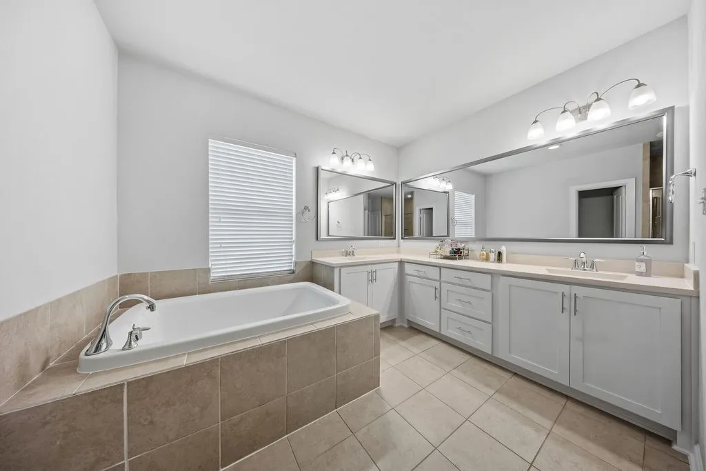 Single Family Residence For Sale in Dallas County , 6923 Birch Creek Drive, Irving, Texas 75063, 4 Bedroom, 3 Bathroom, 2 Garage spaces, 2,654 Sqft, built in 2017, mls#21317335, Real Estate Agent in Irving, Homes For Sale in Dallas county, Homes For Sale in Irving, Realtor in Irving Texas, Real Estate Brokerage Independent Realty Texas, Luminita Cordes Realtor