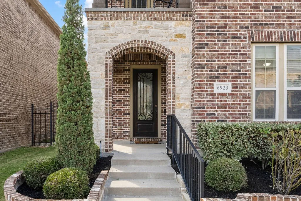 Single Family Residence For Sale in Dallas County , 6923 Birch Creek Drive, Irving, Texas 75063, 4 Bedroom, 3 Bathroom, 2 Garage spaces, 2,654 Sqft, built in 2017, mls#21317335, Real Estate Agent in Irving, Homes For Sale in Dallas county, Homes For Sale in Irving, Realtor in Irving Texas, Real Estate Brokerage Independent Realty Texas, Luminita Cordes Realtor