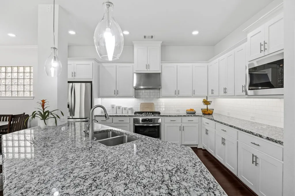 Single Family Residence For Sale in Dallas County , 6923 Birch Creek Drive, Irving, Texas 75063, 4 Bedroom, 3 Bathroom, 2 Garage spaces, 2,654 Sqft, built in 2017, mls#21317335, Real Estate Agent in Irving, Homes For Sale in Dallas county, Homes For Sale in Irving, Realtor in Irving Texas, Real Estate Brokerage Independent Realty Texas, Luminita Cordes Realtor