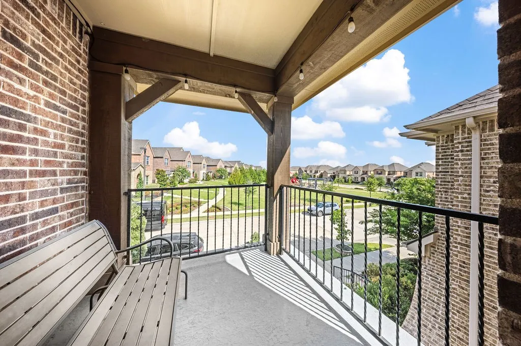 Single Family Residence For Sale in Dallas County , 6923 Birch Creek Drive, Irving, Texas 75063, 4 Bedroom, 3 Bathroom, 2 Garage spaces, 2,654 Sqft, built in 2017, mls#21317335, Real Estate Agent in Irving, Homes For Sale in Dallas county, Homes For Sale in Irving, Realtor in Irving Texas, Real Estate Brokerage Independent Realty Texas, Luminita Cordes Realtor