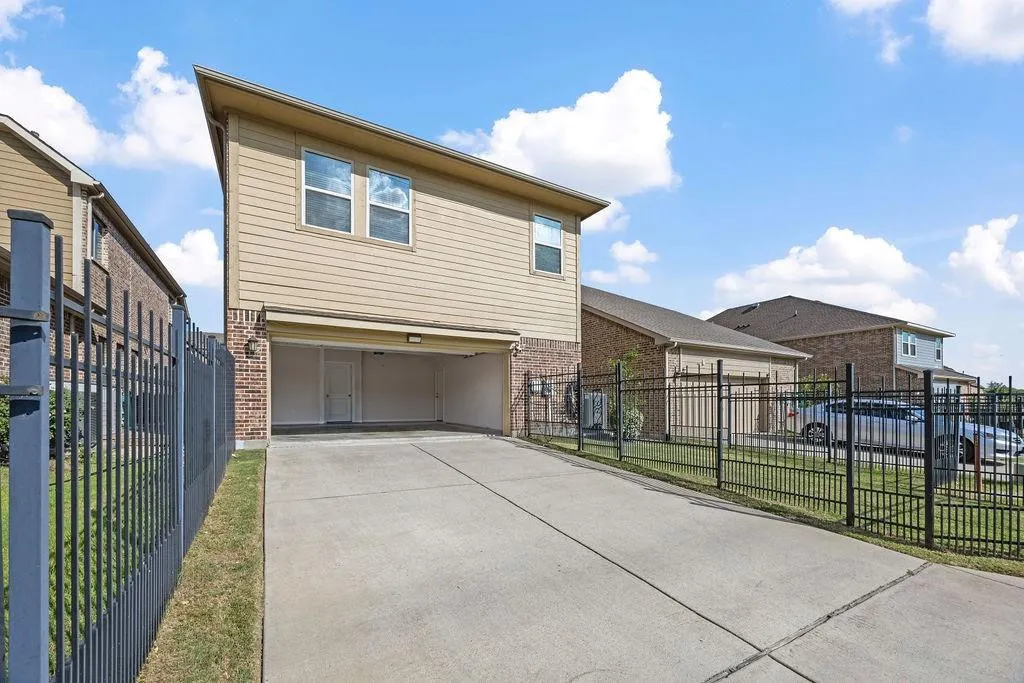 Single Family Residence For Sale in Dallas County , 6923 Birch Creek Drive, Irving, Texas 75063, 4 Bedroom, 3 Bathroom, 2 Garage spaces, 2,654 Sqft, built in 2017, mls#21317335, Real Estate Agent in Irving, Homes For Sale in Dallas county, Homes For Sale in Irving, Realtor in Irving Texas, Real Estate Brokerage Independent Realty Texas, Luminita Cordes Realtor
