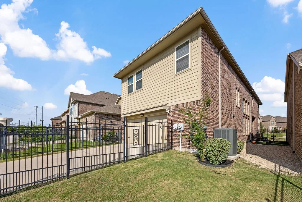 Single Family Residence For Sale in Dallas County , 6923 Birch Creek Drive, Irving, Texas 75063, 4 Bedroom, 3 Bathroom, 2 Garage spaces, 2,654 Sqft, built in 2017, mls#21317335, Real Estate Agent in Irving, Homes For Sale in Dallas county, Homes For Sale in Irving, Realtor in Irving Texas, Real Estate Brokerage Independent Realty Texas, Luminita Cordes Realtor