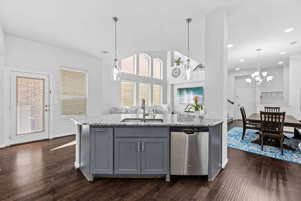 Single Family Residence For Sale in Dallas County , 6923 Birch Creek Drive, Irving, Texas 75063, 4 Bedroom, 3 Bathroom, 2 Garage spaces, 2,654 Sqft, built in 2017, mls#21317335, Real Estate Agent in Irving, Homes For Sale in Dallas county, Homes For Sale in Irving, Realtor in Irving Texas, Real Estate Brokerage Independent Realty Texas, Luminita Cordes Realtor