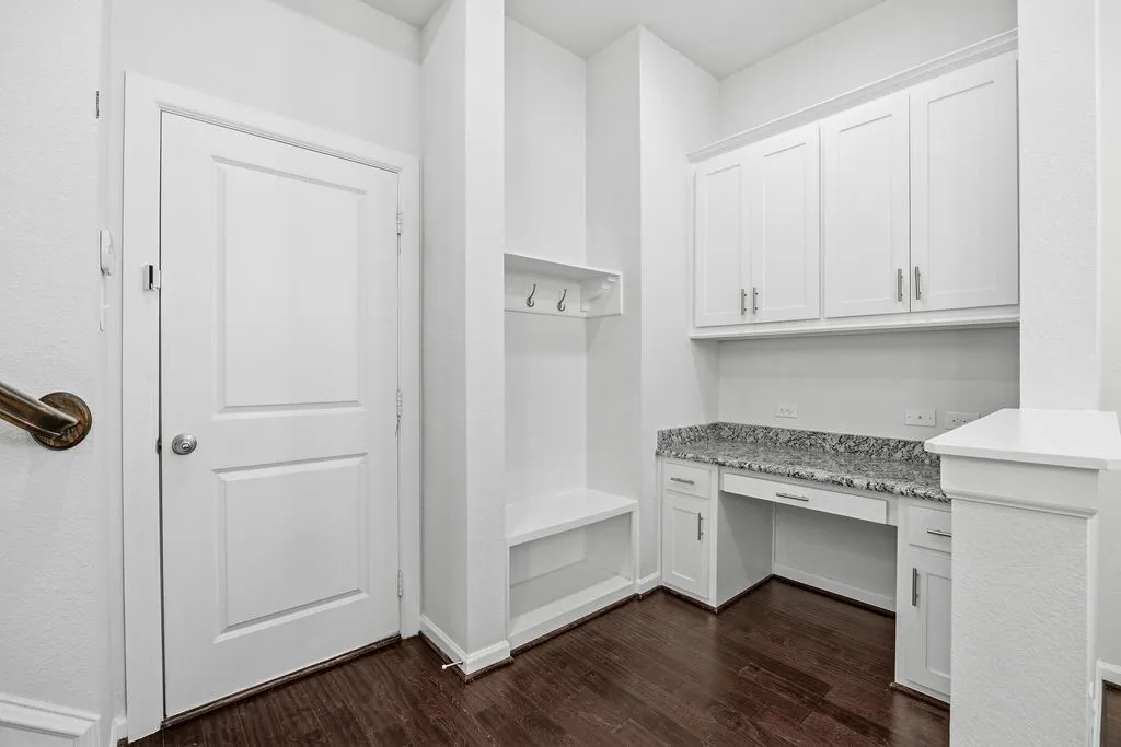 Single Family Residence For Sale in Dallas County , 6923 Birch Creek Drive, Irving, Texas 75063, 4 Bedroom, 3 Bathroom, 2 Garage spaces, 2,654 Sqft, built in 2017, mls#21317335, Real Estate Agent in Irving, Homes For Sale in Dallas county, Homes For Sale in Irving, Realtor in Irving Texas, Real Estate Brokerage Independent Realty Texas, Luminita Cordes Realtor