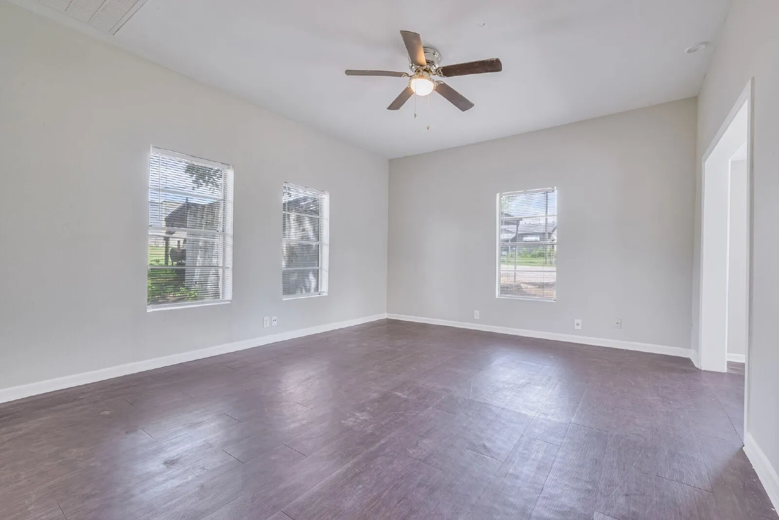 Single Family Residence For Rent in Parker County , 107 Windsor Court, Weatherford, Texas 76086, 2 Bedroom, 2 Bathroom, Garage spaces, 1,203 Sqft, built in 1950, mls#21325846, Real Estate Agent in Weatherford, Homes For Rent in Parker county, Homes For Rent in Weatherford, Realtor in Weatherford Texas, Real Estate Brokerage Independent Realty Texas, Luminita Cordes Realtor