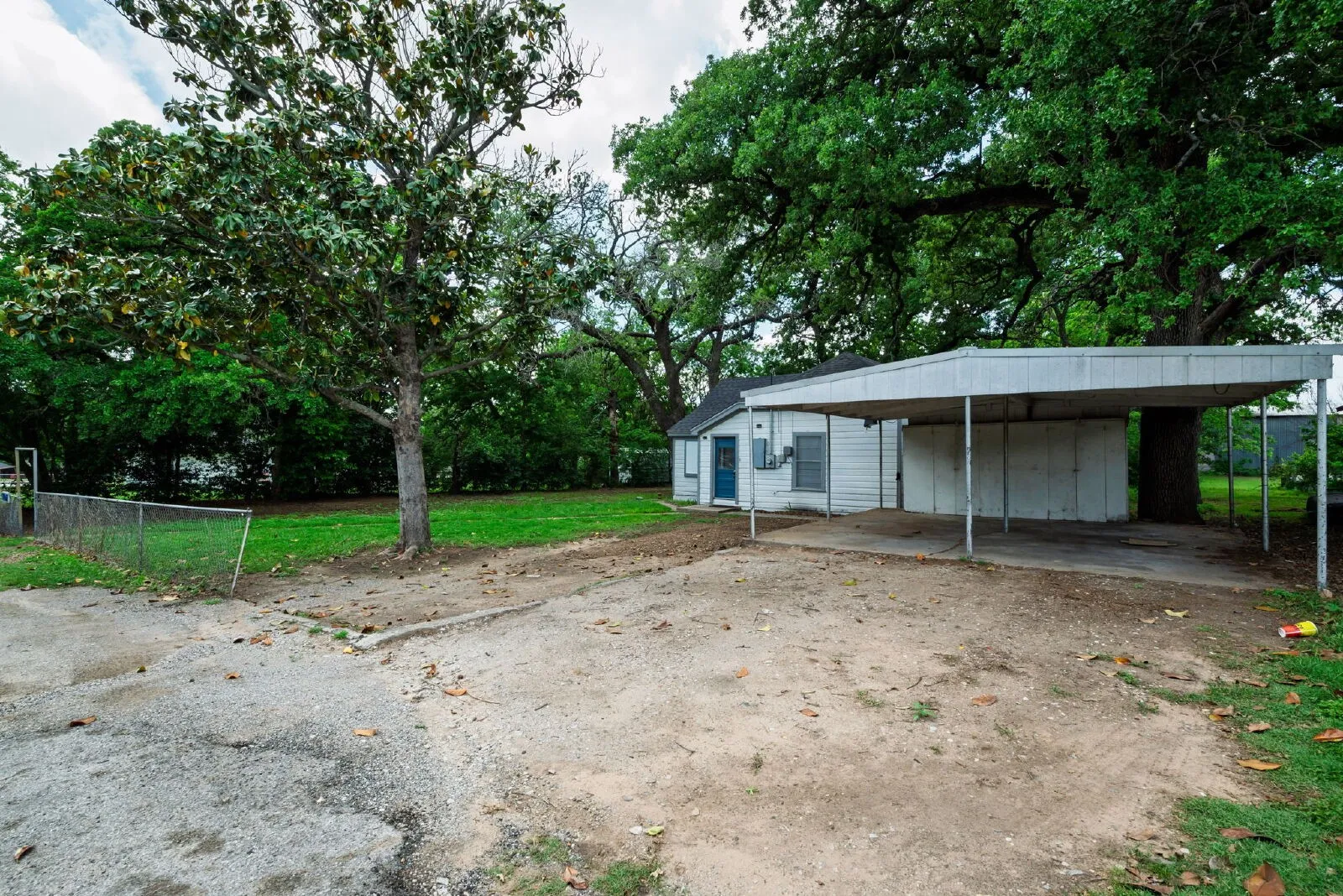 Single Family Residence For Rent in Parker County , 107 Windsor Court, Weatherford, Texas 76086, 2 Bedroom, 2 Bathroom, Garage spaces, 1,203 Sqft, built in 1950, mls#21325846, Real Estate Agent in Weatherford, Homes For Rent in Parker county, Homes For Rent in Weatherford, Realtor in Weatherford Texas, Real Estate Brokerage Independent Realty Texas, Luminita Cordes Realtor