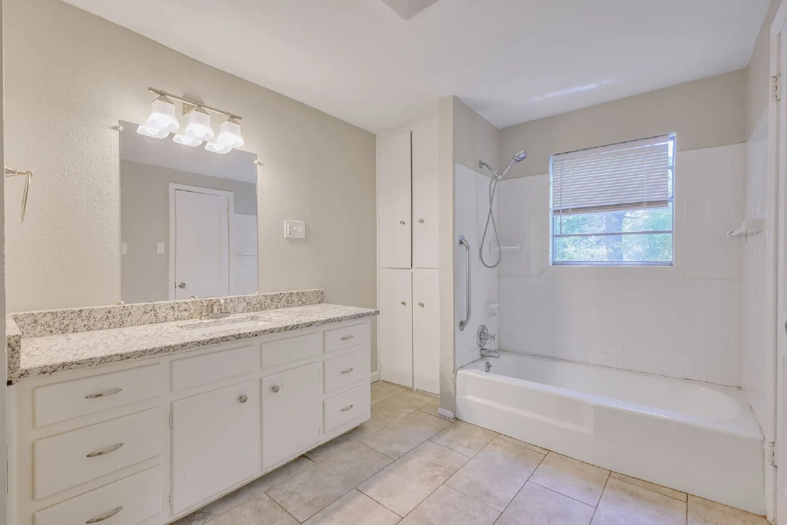 Single Family Residence For Rent in Parker County , 107 Windsor Court, Weatherford, Texas 76086, 2 Bedroom, 2 Bathroom, Garage spaces, 1,203 Sqft, built in 1950, mls#21325846, Real Estate Agent in Weatherford, Homes For Rent in Parker county, Homes For Rent in Weatherford, Realtor in Weatherford Texas, Real Estate Brokerage Independent Realty Texas, Luminita Cordes Realtor