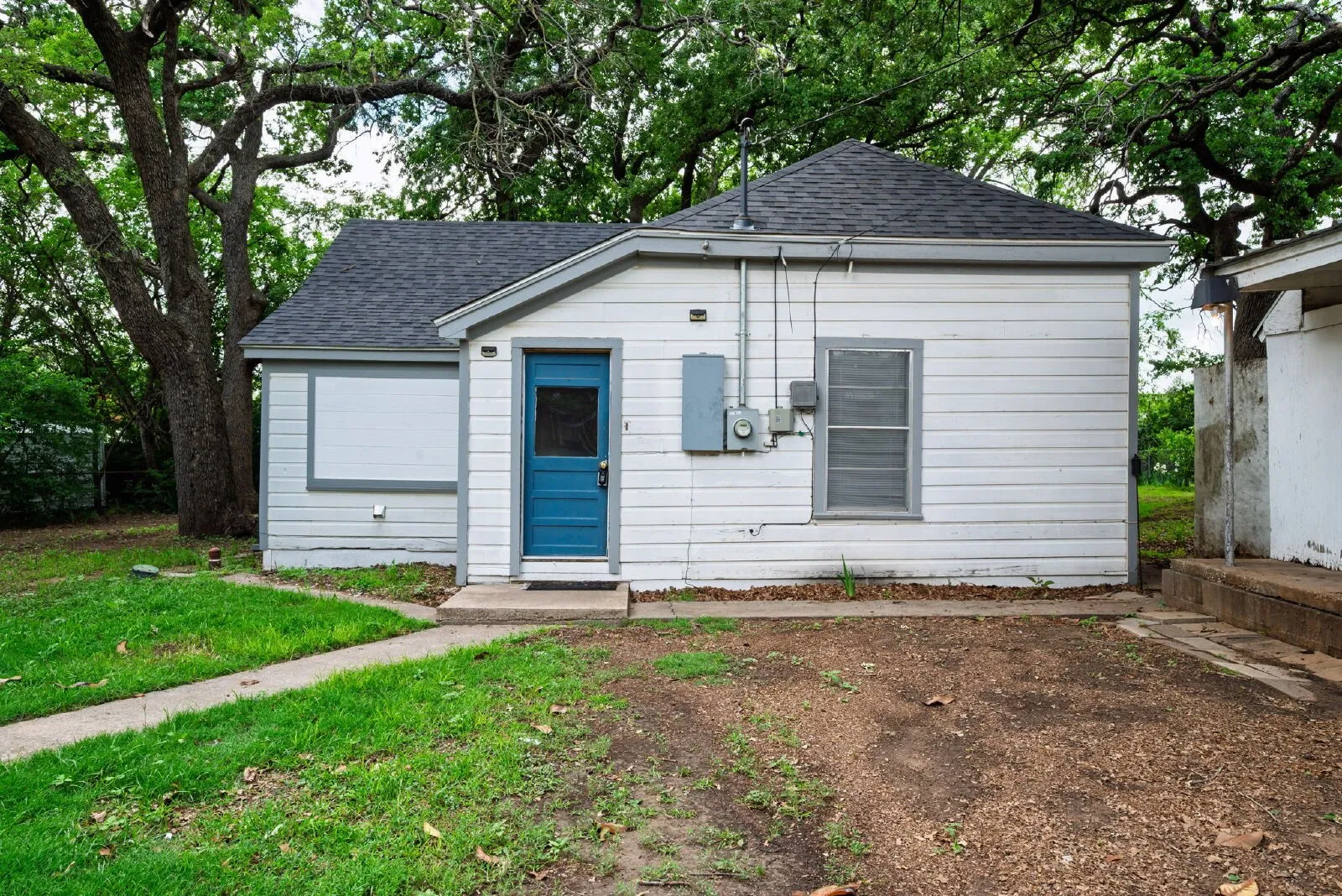 Single Family Residence For Rent in Parker County , 107 Windsor Court, Weatherford, Texas 76086, 2 Bedroom, 2 Bathroom, Garage spaces, 1,203 Sqft, built in 1950, mls#21325846, Real Estate Agent in Weatherford, Homes For Rent in Parker county, Homes For Rent in Weatherford, Realtor in Weatherford Texas, Real Estate Brokerage Independent Realty Texas, Luminita Cordes Realtor