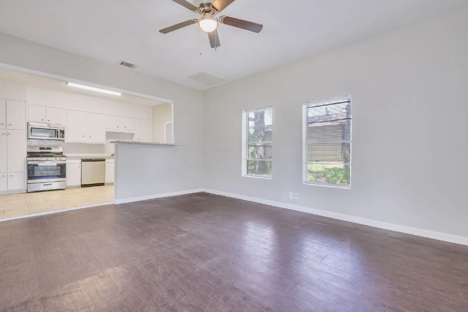 Single Family Residence For Rent in Parker County , 107 Windsor Court, Weatherford, Texas 76086, 2 Bedroom, 2 Bathroom, Garage spaces, 1,203 Sqft, built in 1950, mls#21325846, Real Estate Agent in Weatherford, Homes For Rent in Parker county, Homes For Rent in Weatherford, Realtor in Weatherford Texas, Real Estate Brokerage Independent Realty Texas, Luminita Cordes Realtor