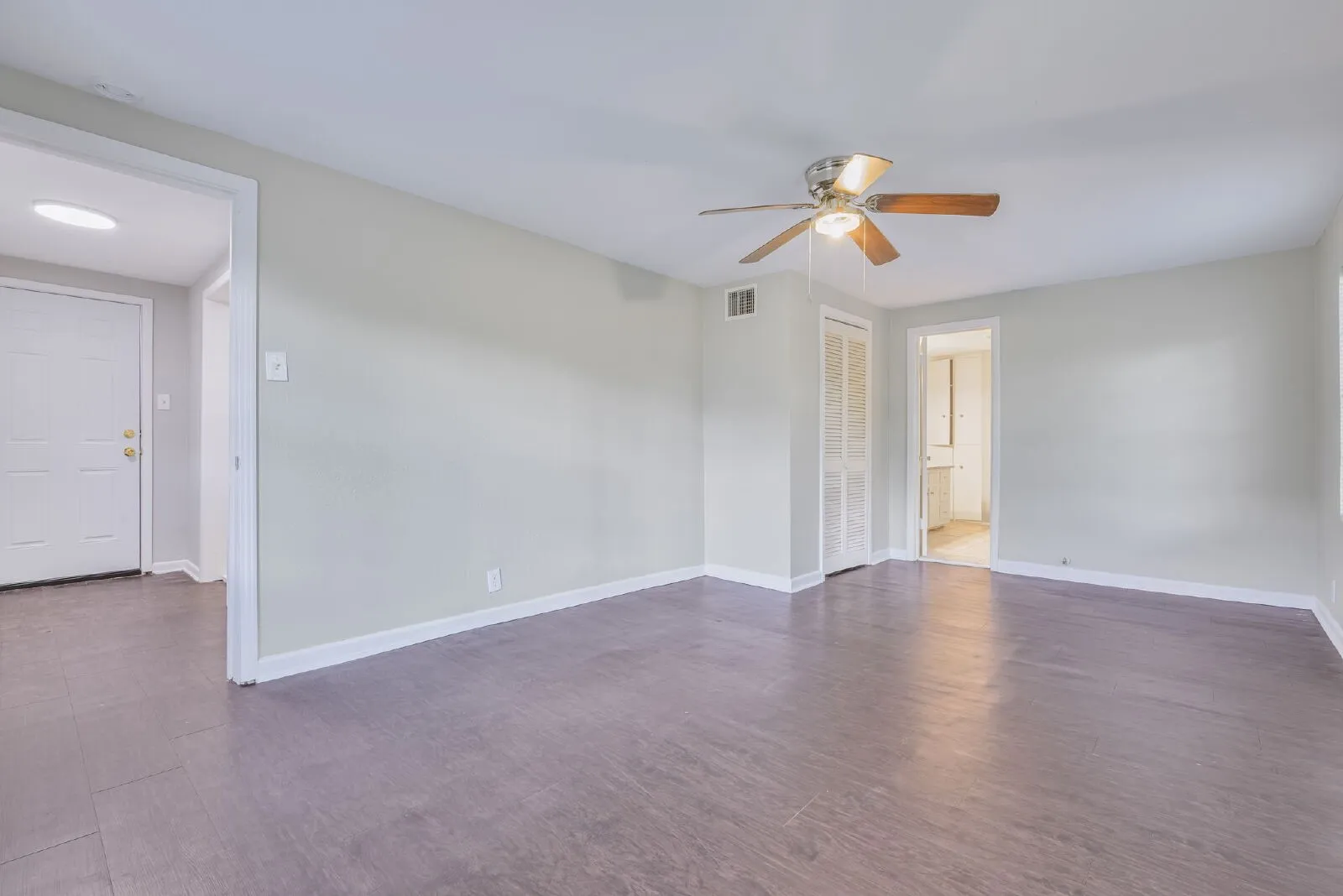 Single Family Residence For Rent in Parker County , 107 Windsor Court, Weatherford, Texas 76086, 2 Bedroom, 2 Bathroom, Garage spaces, 1,203 Sqft, built in 1950, mls#21325846, Real Estate Agent in Weatherford, Homes For Rent in Parker county, Homes For Rent in Weatherford, Realtor in Weatherford Texas, Real Estate Brokerage Independent Realty Texas, Luminita Cordes Realtor