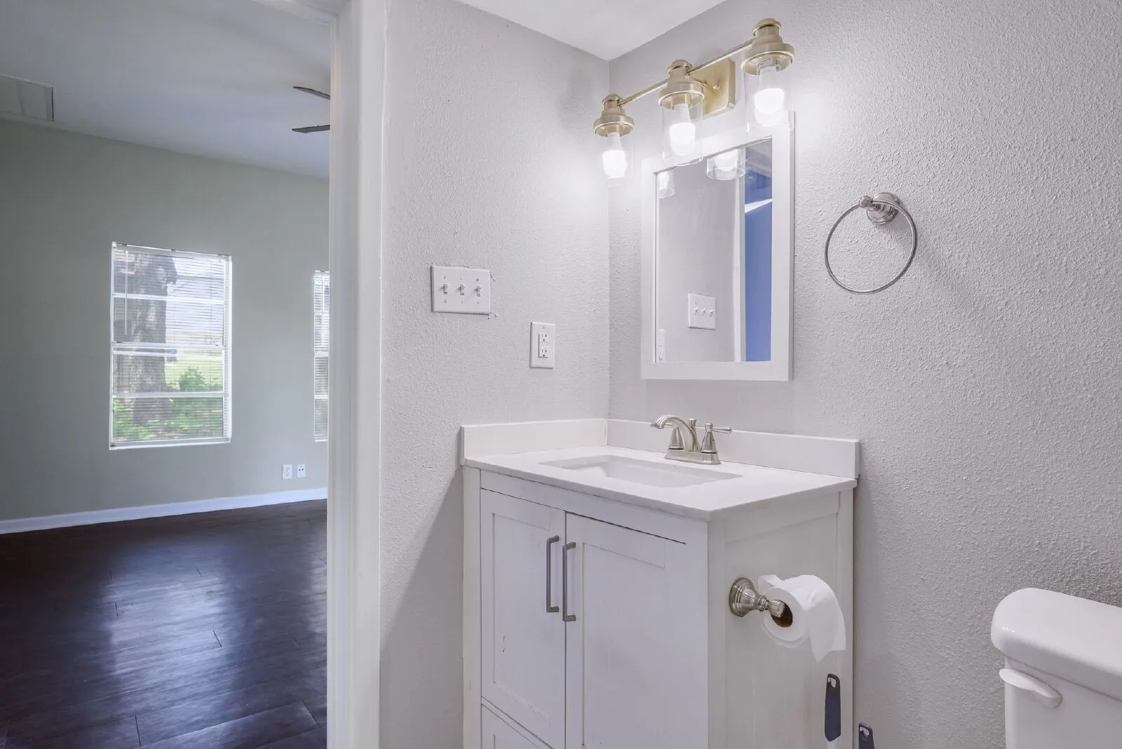 Single Family Residence For Rent in Parker County , 107 Windsor Court, Weatherford, Texas 76086, 2 Bedroom, 2 Bathroom, Garage spaces, 1,203 Sqft, built in 1950, mls#21325846, Real Estate Agent in Weatherford, Homes For Rent in Parker county, Homes For Rent in Weatherford, Realtor in Weatherford Texas, Real Estate Brokerage Independent Realty Texas, Luminita Cordes Realtor