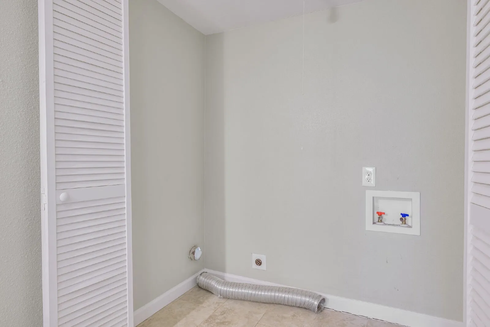 Single Family Residence For Rent in Parker County , 107 Windsor Court, Weatherford, Texas 76086, 2 Bedroom, 2 Bathroom, Garage spaces, 1,203 Sqft, built in 1950, mls#21325846, Real Estate Agent in Weatherford, Homes For Rent in Parker county, Homes For Rent in Weatherford, Realtor in Weatherford Texas, Real Estate Brokerage Independent Realty Texas, Luminita Cordes Realtor
