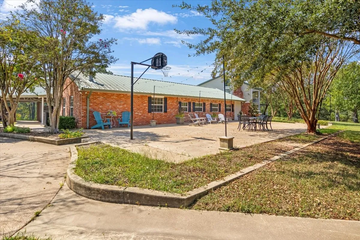 Single Family Residence For Sale in Wood County , 2027 Fm 779, Mineola, Texas 75773, 6 Bedroom, 6 Bathroom, Garage spaces, 6,382 Sqft, built in 1979, mls#21326393, Real Estate Agent in Mineola, Homes For Sale in Wood county, Homes For Sale in Mineola, Realtor in Mineola Texas, Real Estate Brokerage Independent Realty Texas, Luminita Cordes Realtor