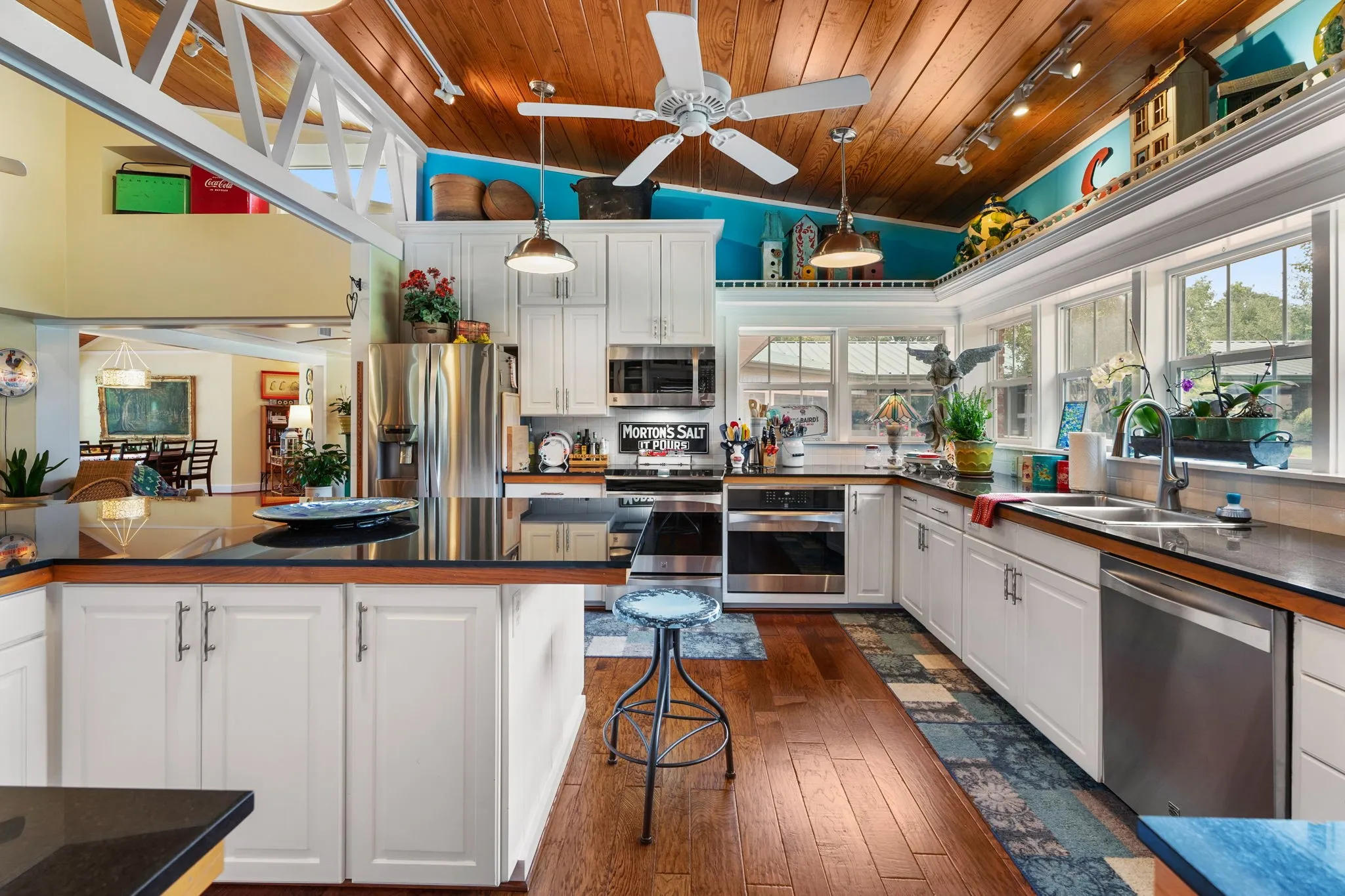 Single Family Residence For Sale in Wood County , 2027 Fm 779, Mineola, Texas 75773, 6 Bedroom, 6 Bathroom, Garage spaces, 6,382 Sqft, built in 1979, mls#21326393, Real Estate Agent in Mineola, Homes For Sale in Wood county, Homes For Sale in Mineola, Realtor in Mineola Texas, Real Estate Brokerage Independent Realty Texas, Luminita Cordes Realtor