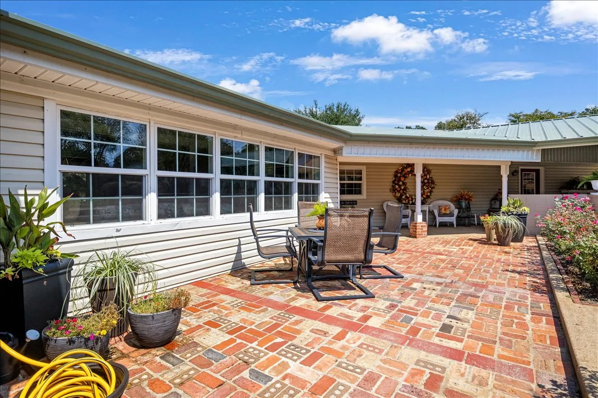 Single Family Residence For Sale in Wood County , 2027 Fm 779, Mineola, Texas 75773, 6 Bedroom, 6 Bathroom, Garage spaces, 6,382 Sqft, built in 1979, mls#21326393, Real Estate Agent in Mineola, Homes For Sale in Wood county, Homes For Sale in Mineola, Realtor in Mineola Texas, Real Estate Brokerage Independent Realty Texas, Luminita Cordes Realtor