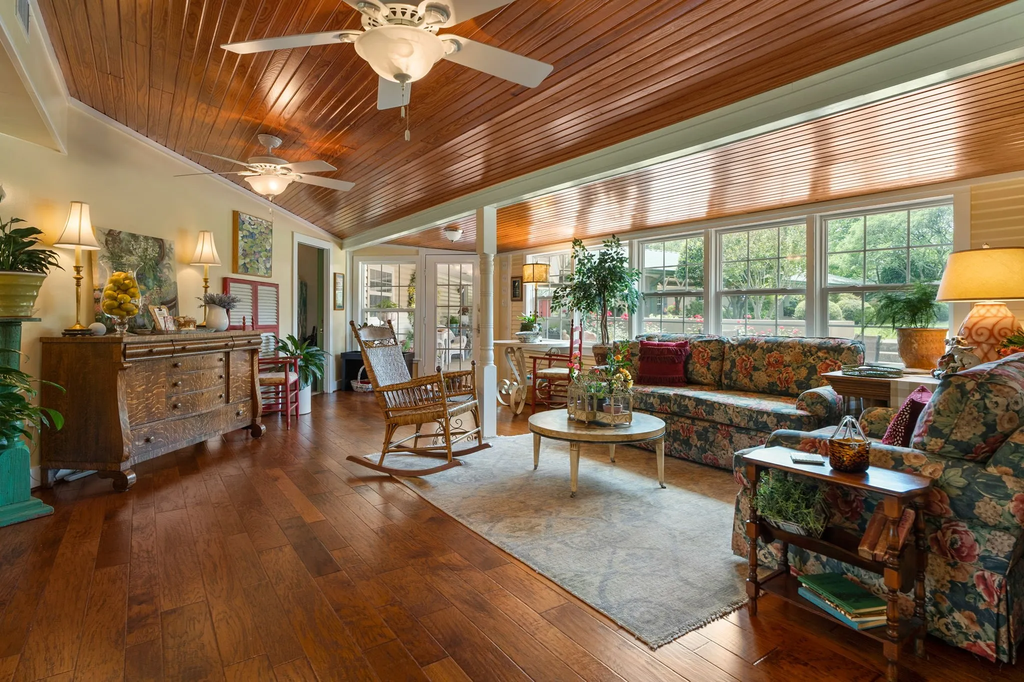 Single Family Residence For Sale in Wood County , 2027 Fm 779, Mineola, Texas 75773, 6 Bedroom, 6 Bathroom, Garage spaces, 6,382 Sqft, built in 1979, mls#21326393, Real Estate Agent in Mineola, Homes For Sale in Wood county, Homes For Sale in Mineola, Realtor in Mineola Texas, Real Estate Brokerage Independent Realty Texas, Luminita Cordes Realtor