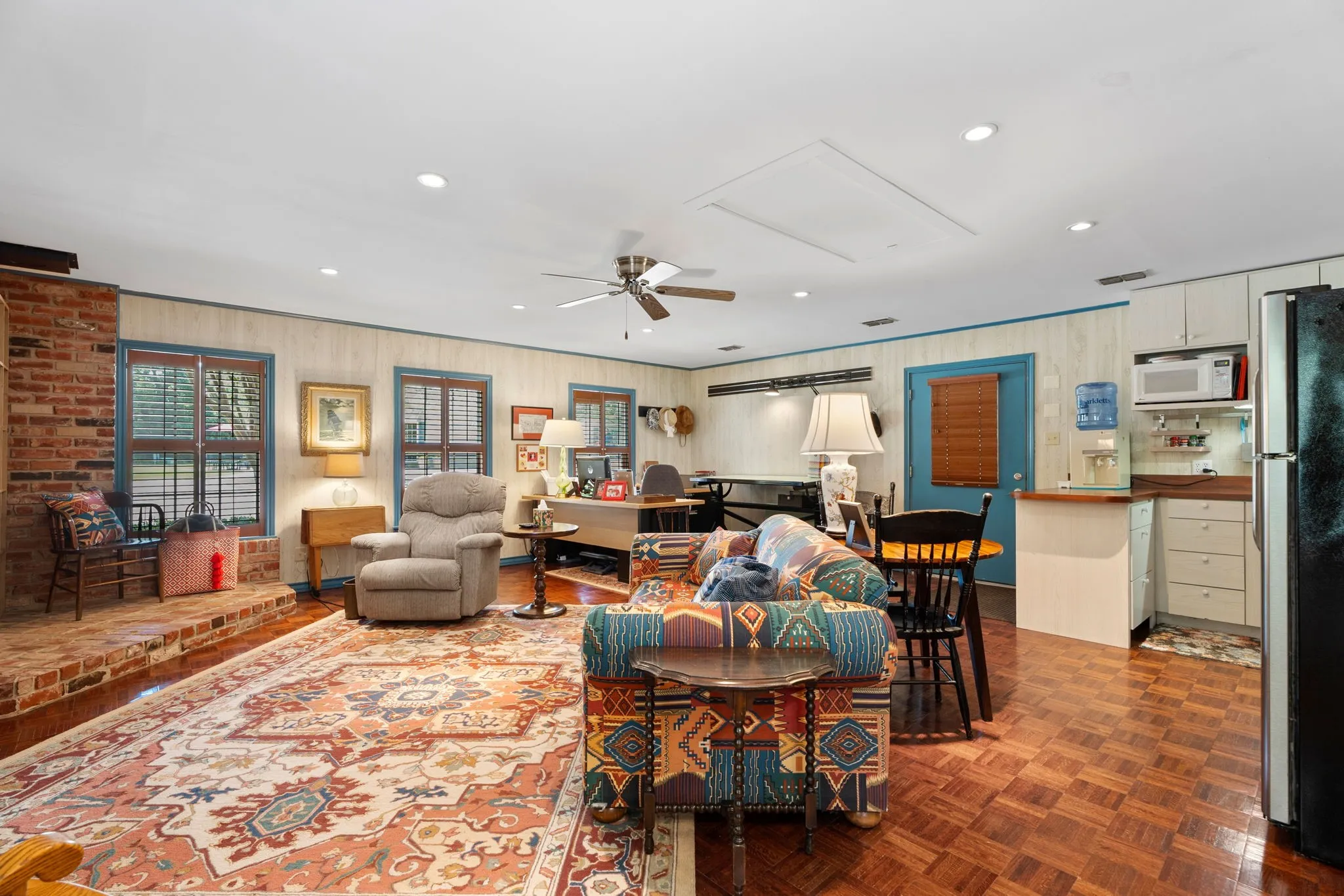 Single Family Residence For Sale in Wood County , 2027 Fm 779, Mineola, Texas 75773, 6 Bedroom, 6 Bathroom, Garage spaces, 6,382 Sqft, built in 1979, mls#21326393, Real Estate Agent in Mineola, Homes For Sale in Wood county, Homes For Sale in Mineola, Realtor in Mineola Texas, Real Estate Brokerage Independent Realty Texas, Luminita Cordes Realtor