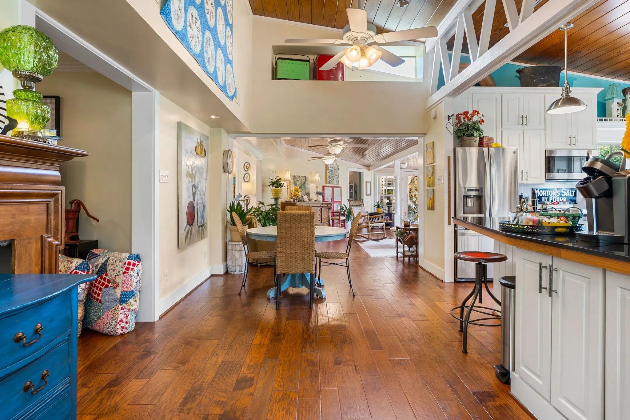 Single Family Residence For Sale in Wood County , 2027 Fm 779, Mineola, Texas 75773, 6 Bedroom, 6 Bathroom, Garage spaces, 6,382 Sqft, built in 1979, mls#21326393, Real Estate Agent in Mineola, Homes For Sale in Wood county, Homes For Sale in Mineola, Realtor in Mineola Texas, Real Estate Brokerage Independent Realty Texas, Luminita Cordes Realtor