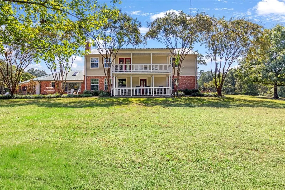 Single Family Residence For Sale in Wood County , 2027 Fm 779, Mineola, Texas 75773, 6 Bedroom, 6 Bathroom, Garage spaces, 6,382 Sqft, built in 1979, mls#21326393, Real Estate Agent in Mineola, Homes For Sale in Wood county, Homes For Sale in Mineola, Realtor in Mineola Texas, Real Estate Brokerage Independent Realty Texas, Luminita Cordes Realtor