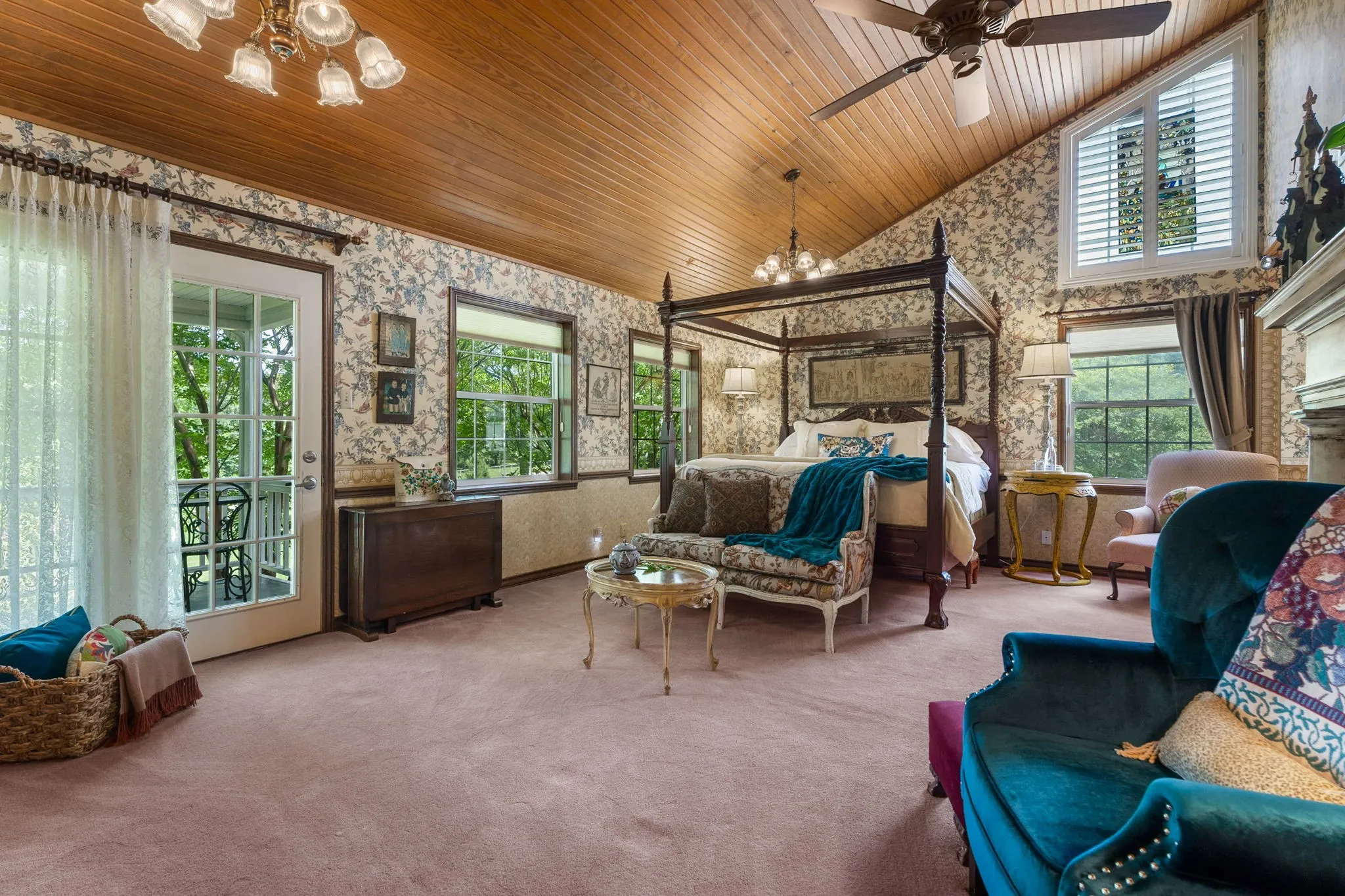 Single Family Residence For Sale in Wood County , 2027 Fm 779, Mineola, Texas 75773, 6 Bedroom, 6 Bathroom, Garage spaces, 6,382 Sqft, built in 1979, mls#21326393, Real Estate Agent in Mineola, Homes For Sale in Wood county, Homes For Sale in Mineola, Realtor in Mineola Texas, Real Estate Brokerage Independent Realty Texas, Luminita Cordes Realtor