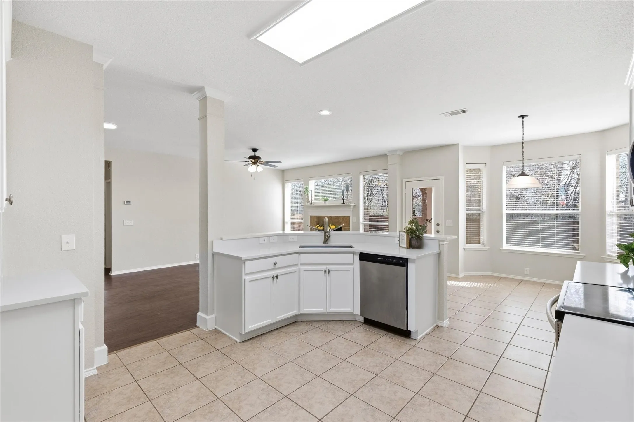 Single Family Residence For Sale in Collin County , 8625 Luzerne Drive, Mc Kinney, Texas 75072, 4 Bedroom, 3 Bathroom, 2 Garage spaces, 2,818 Sqft, built in 2004, mls#21326280, Real Estate Agent in Mc Kinney, Homes For Sale in Collin county, Homes For Sale in Mc Kinney, Realtor in Mc Kinney Texas, Real Estate Brokerage Independent Realty Texas, Luminita Cordes Realtor