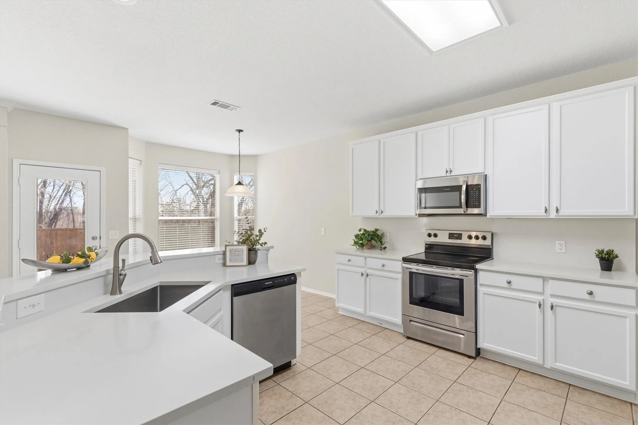 Single Family Residence For Sale in Collin County , 8625 Luzerne Drive, Mc Kinney, Texas 75072, 4 Bedroom, 3 Bathroom, 2 Garage spaces, 2,818 Sqft, built in 2004, mls#21326280, Real Estate Agent in Mc Kinney, Homes For Sale in Collin county, Homes For Sale in Mc Kinney, Realtor in Mc Kinney Texas, Real Estate Brokerage Independent Realty Texas, Luminita Cordes Realtor