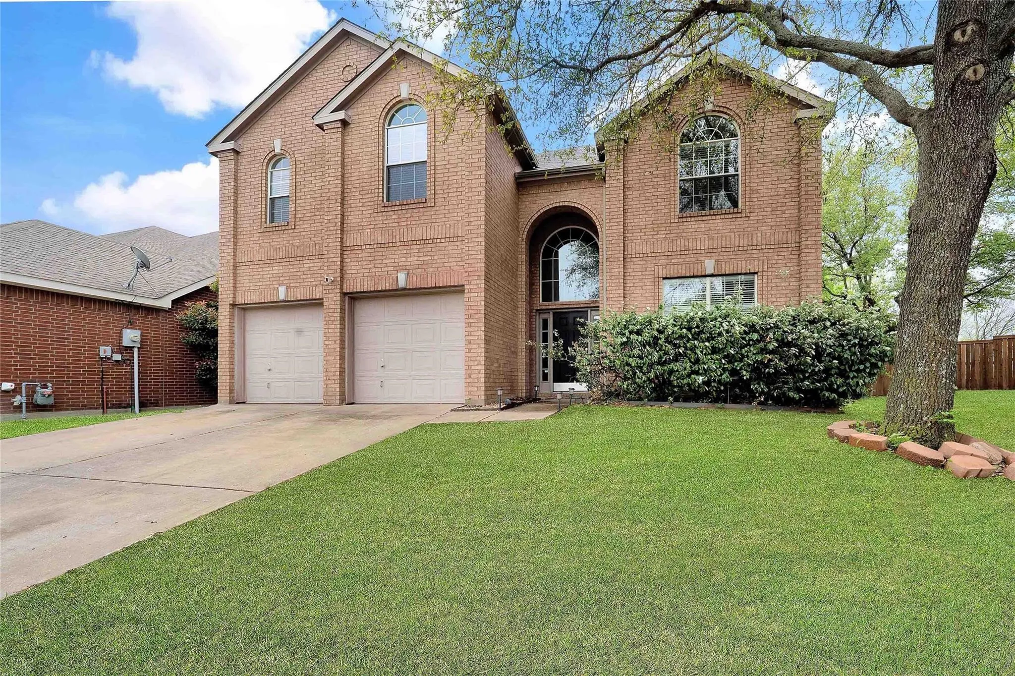 Single Family Residence For Sale in Collin County , 8625 Luzerne Drive, Mc Kinney, Texas 75072, 4 Bedroom, 3 Bathroom, 2 Garage spaces, 2,818 Sqft, built in 2004, mls#21326280, Real Estate Agent in Mc Kinney, Homes For Sale in Collin county, Homes For Sale in Mc Kinney, Realtor in Mc Kinney Texas, Real Estate Brokerage Independent Realty Texas, Luminita Cordes Realtor